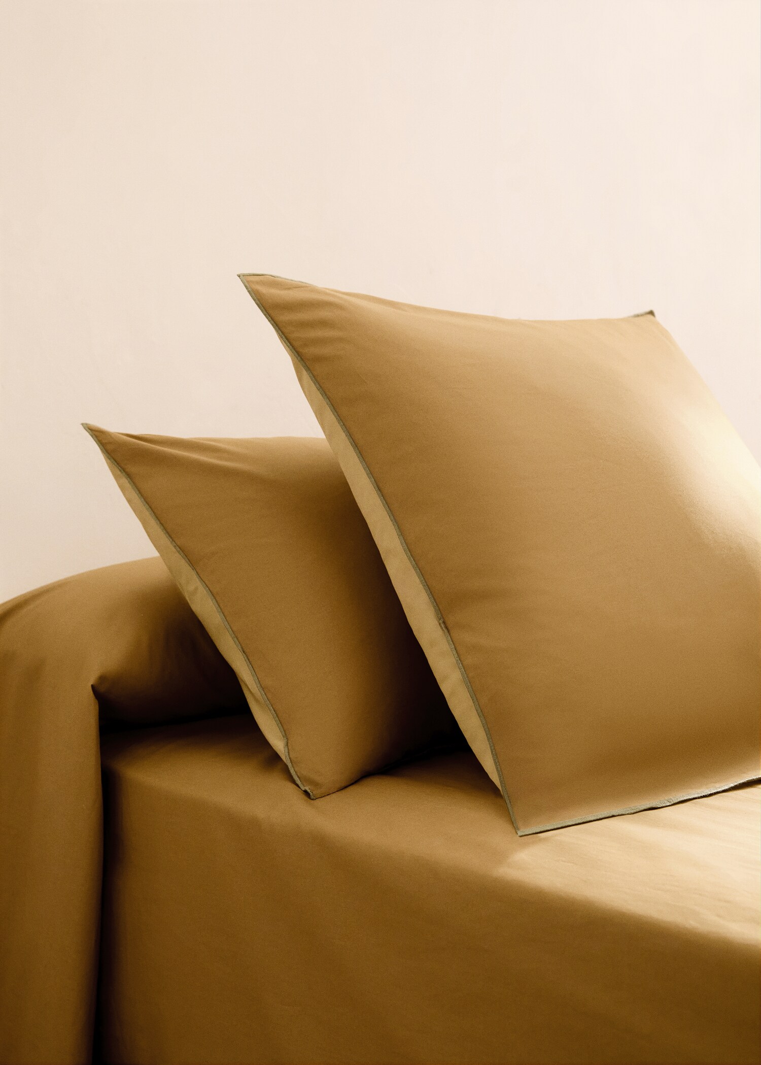 Deux taies d'oreiller en percale de coton réversible 60x60 cm - Plan général