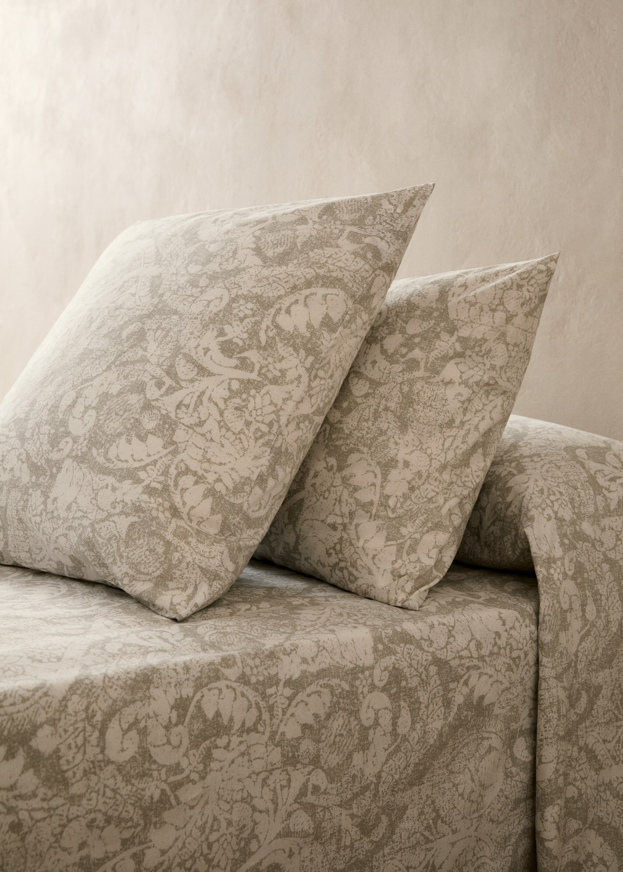 Two cotton paisley print pillowcases 50x75 cm - General plane