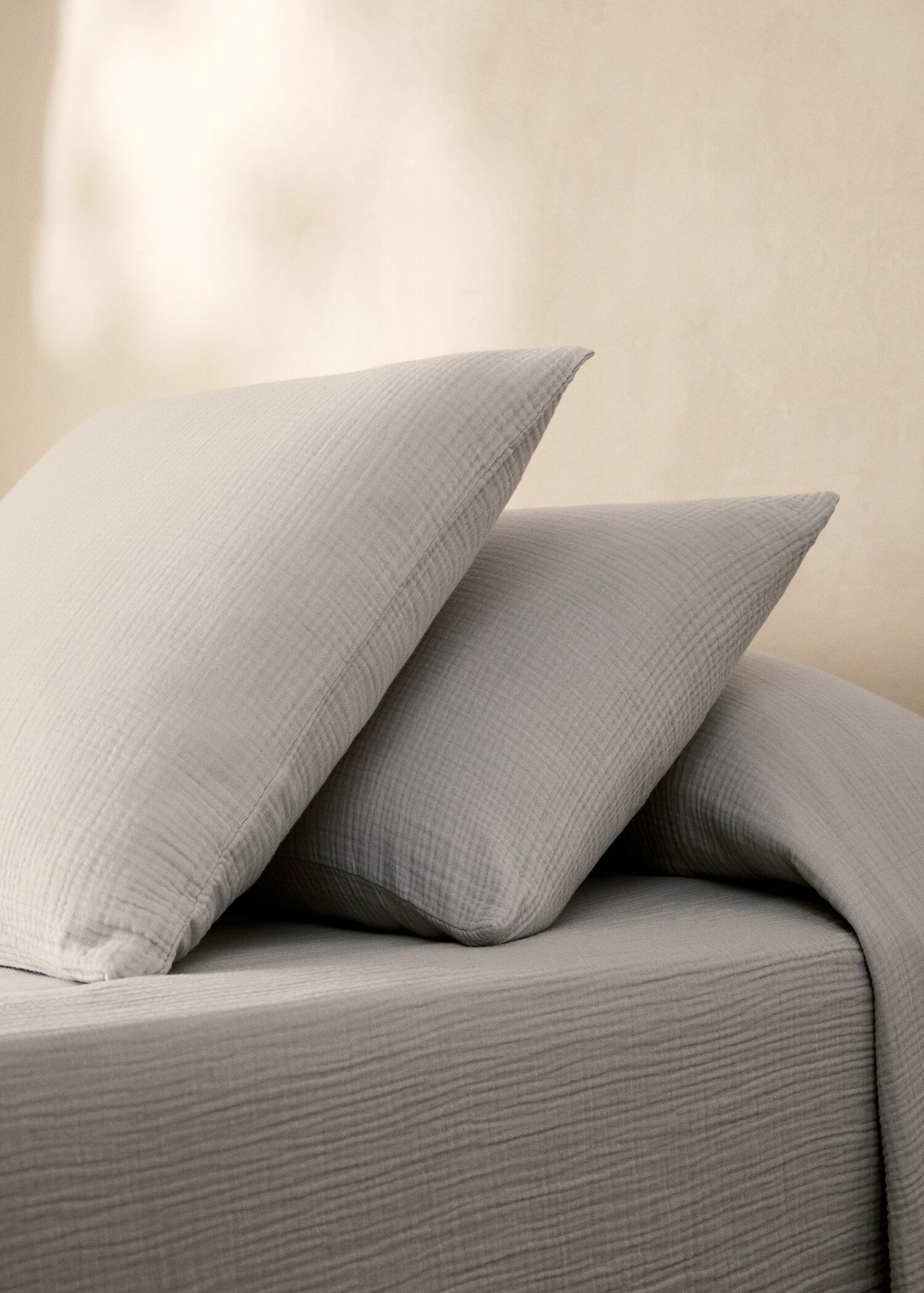 Two cotton gauze pillowcases 60x60 cm - General plane