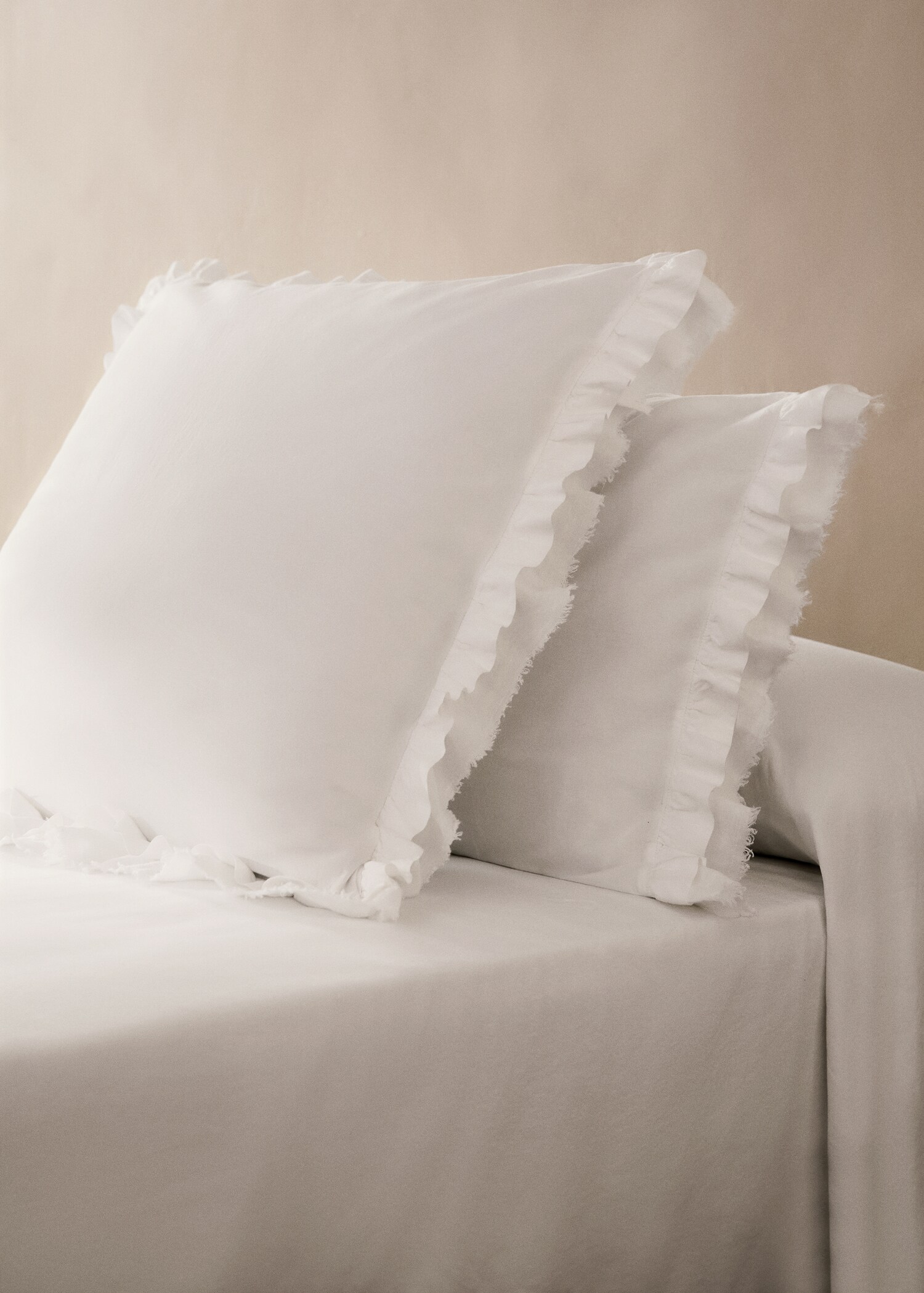 Washed cotton linen pillowcase with ruffles 45x110 cm - General plane