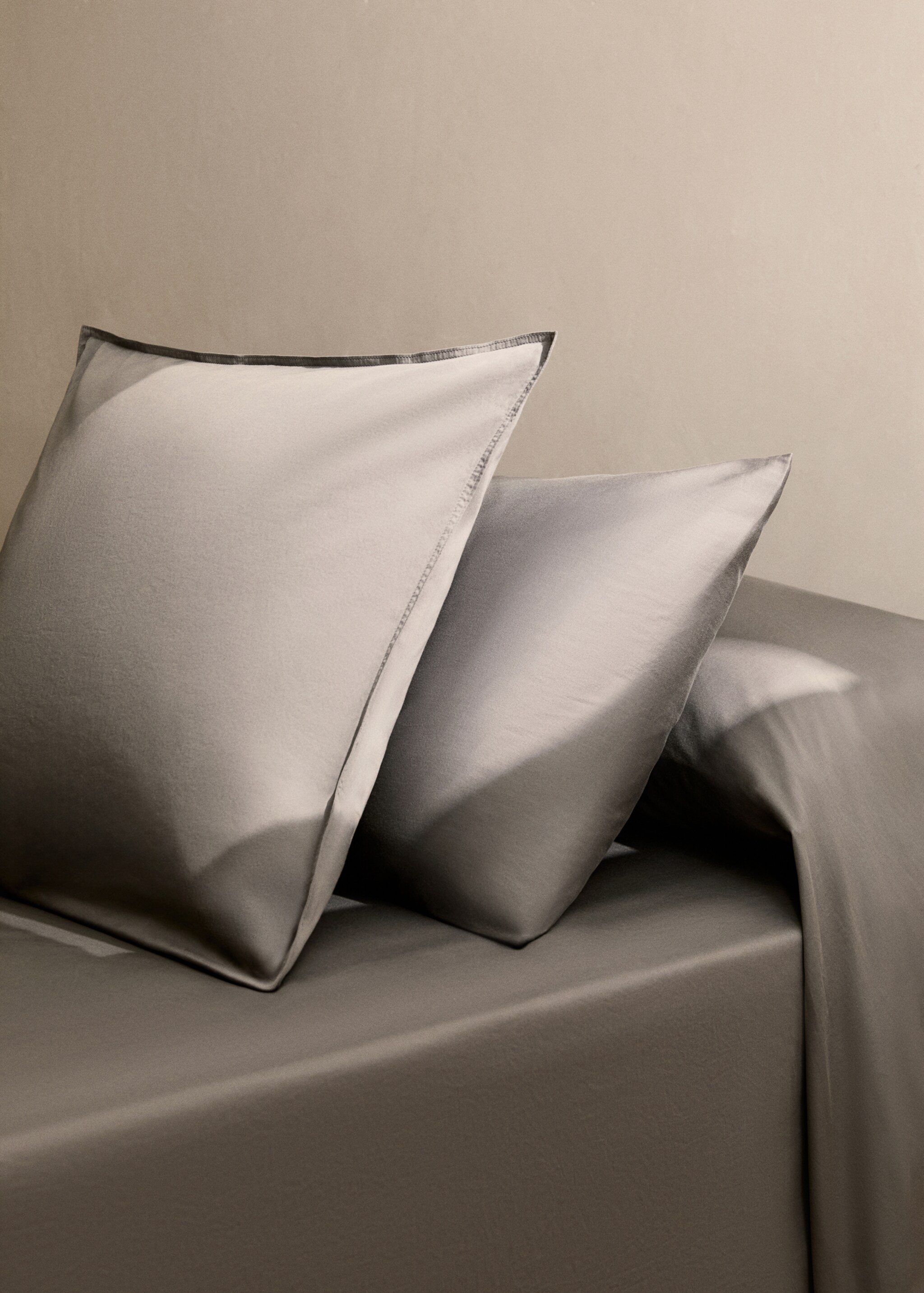 Deux taies d’oreiller en coton et satin lavé double surpiqûre 50x75 cm - Plan général