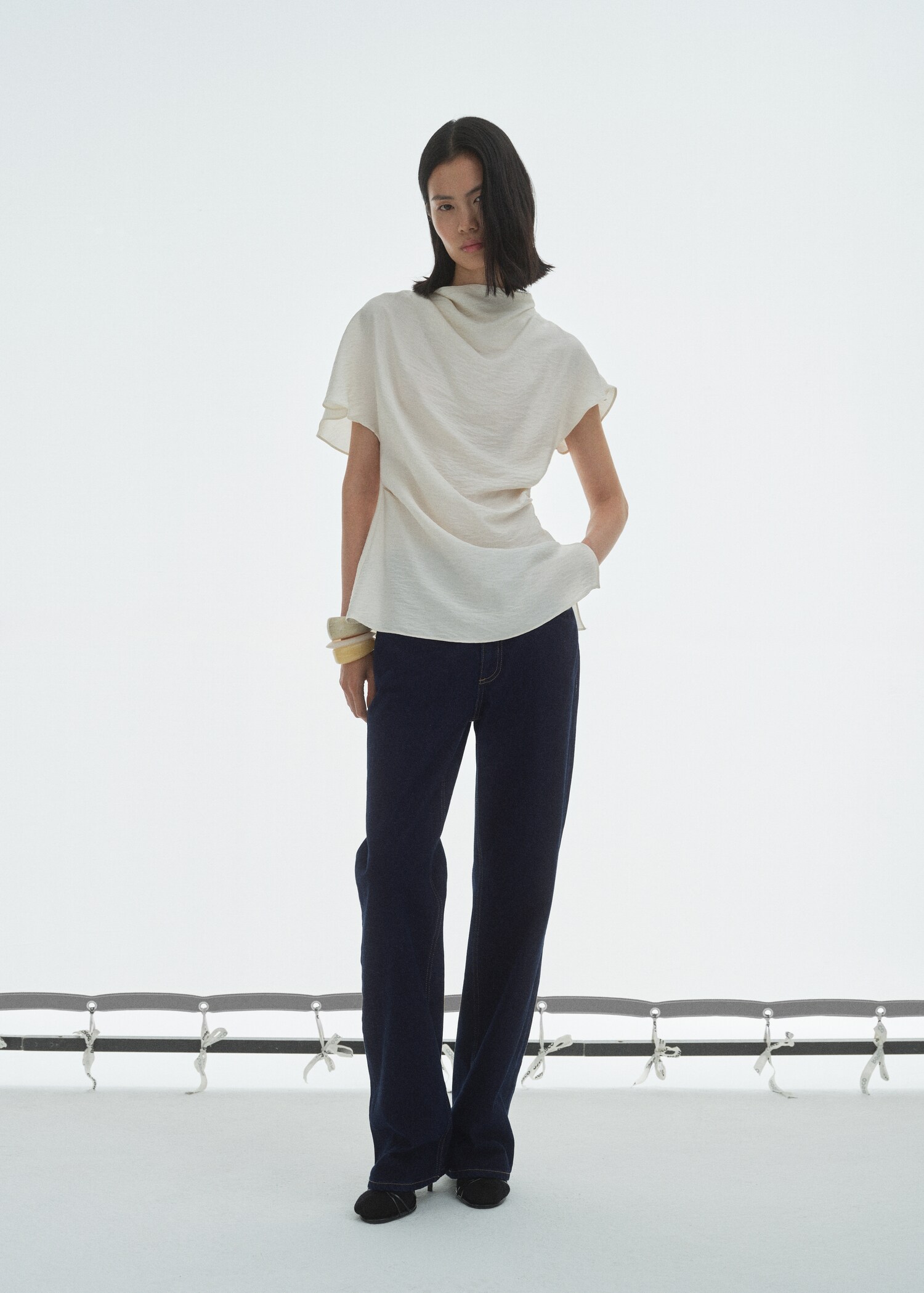 High-waisted straight-fit rinse-wash jeans - General plane