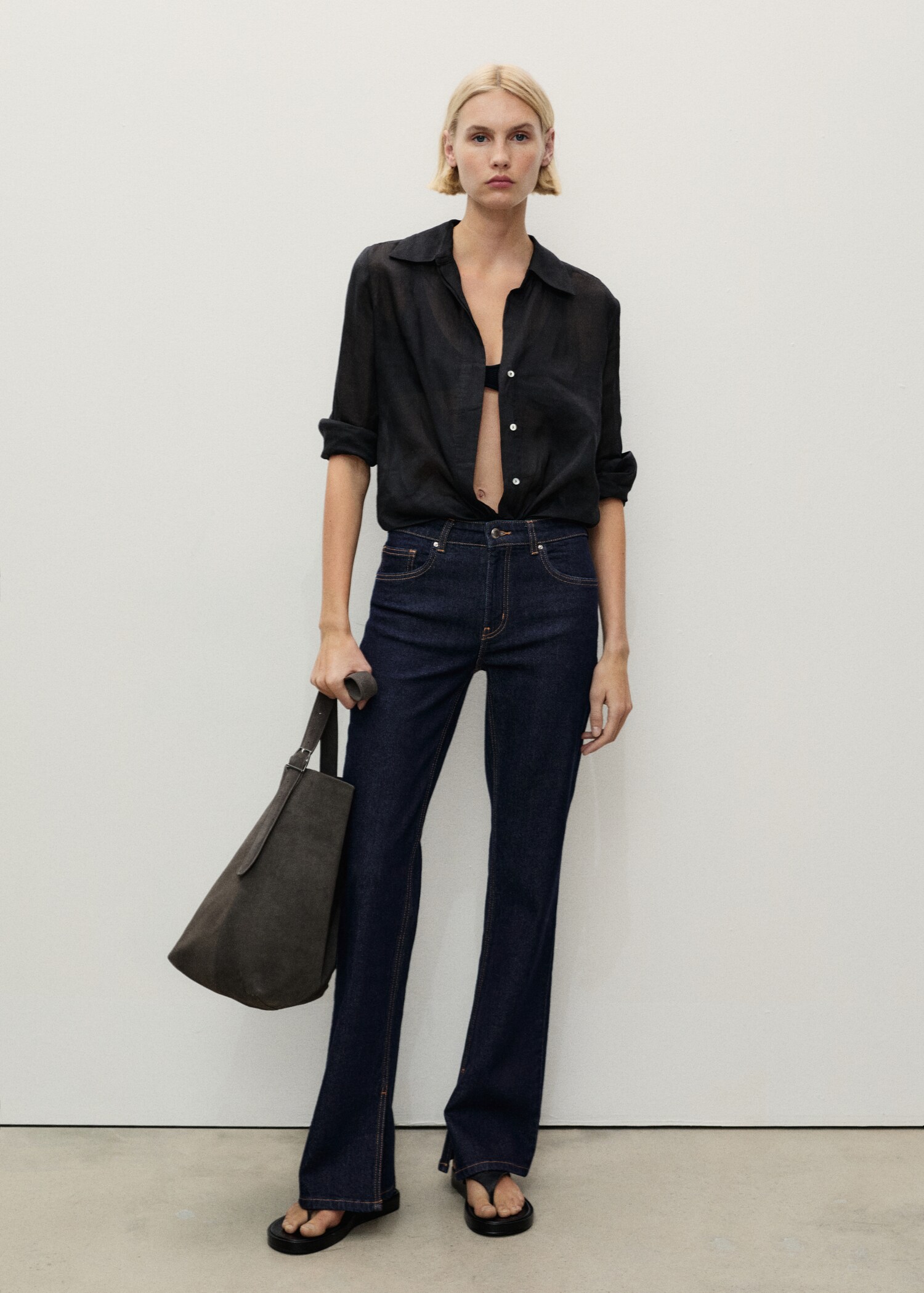 Flared rinse-wash jeans met openingen - Overzichtstekening