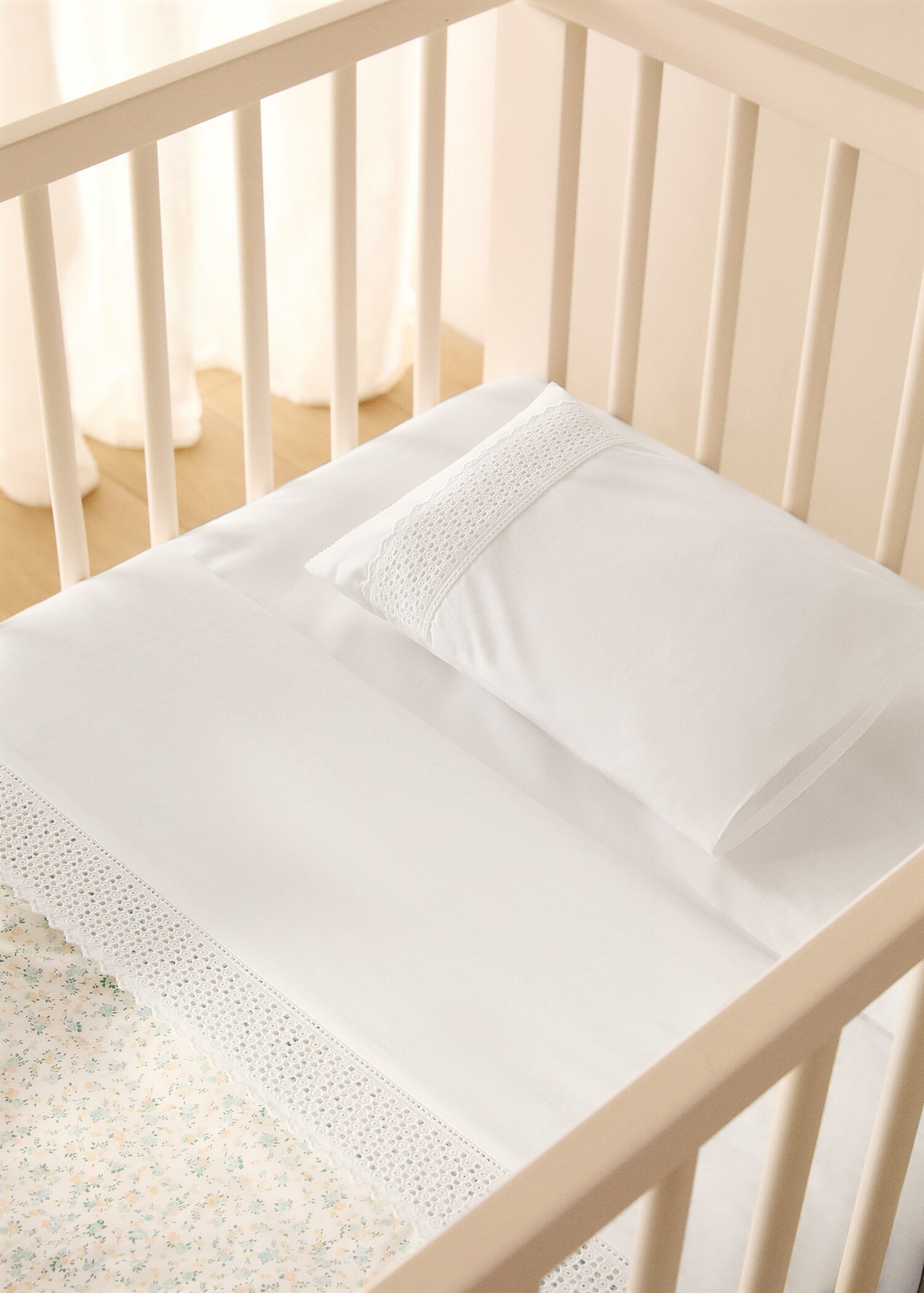 Ensemble drap plat et taie d’oreiller mini berceau brodé - Plan général