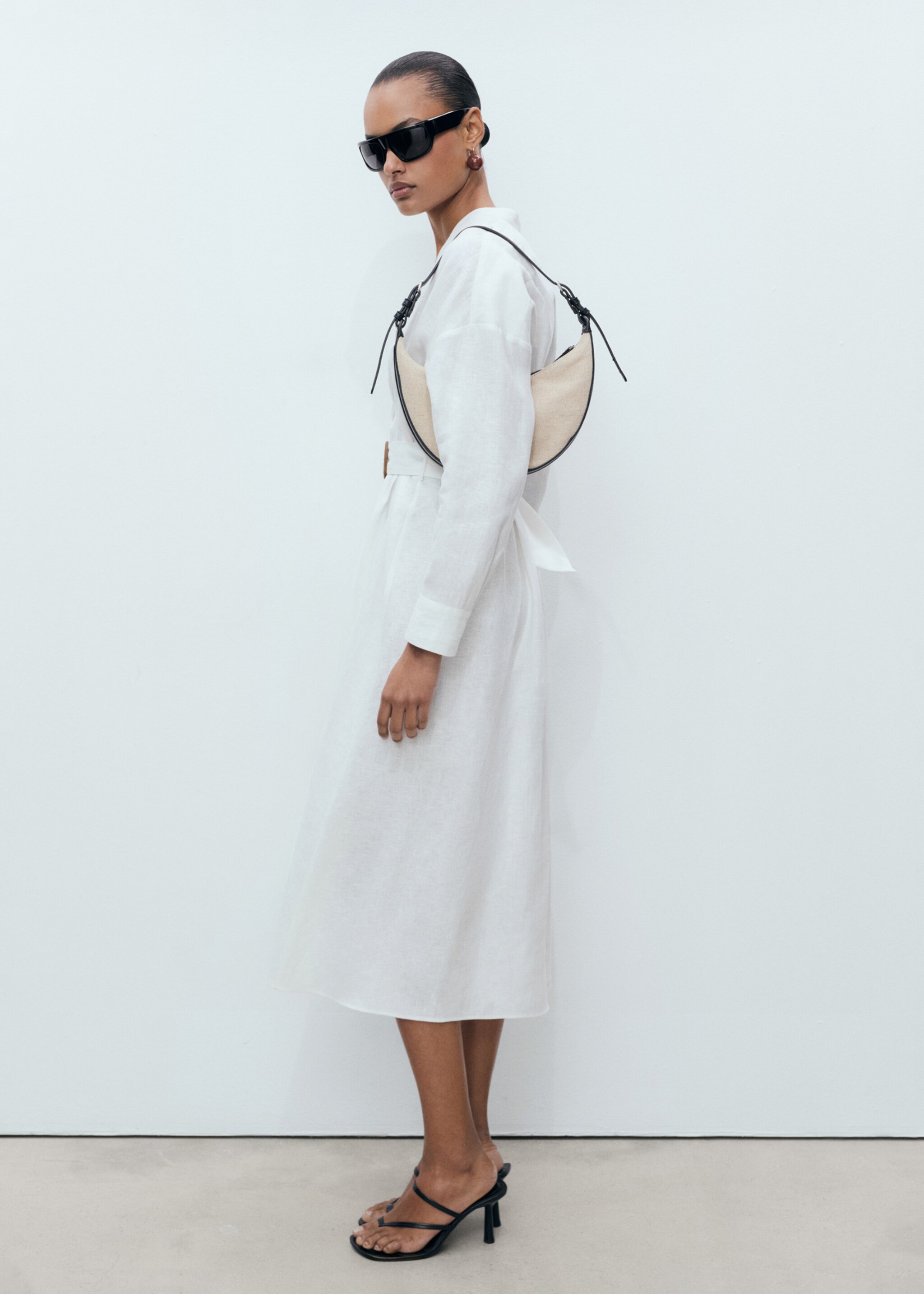 Hemdblusenkleid aus Leinen mit Gürtel - Allgemeine Ansicht