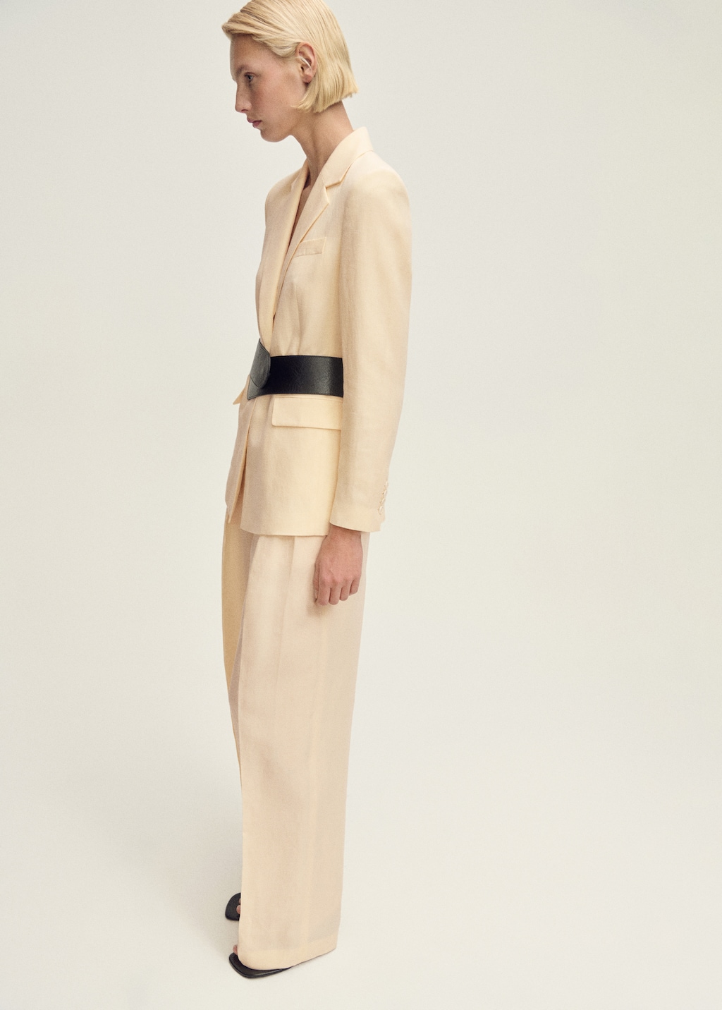 Linen-blend suit blazer - image 2