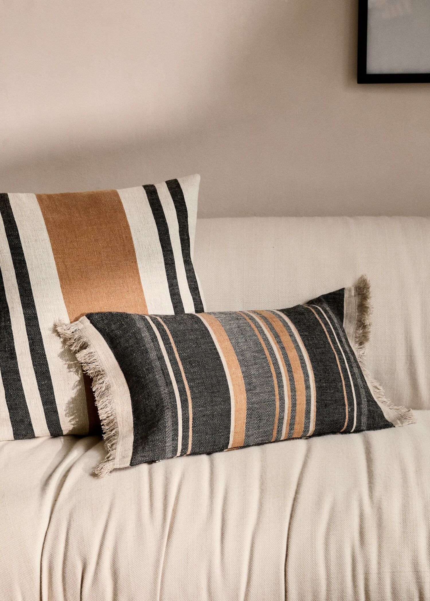 Linen cushion cover with stripes and fringes 30x50 cm - General plane