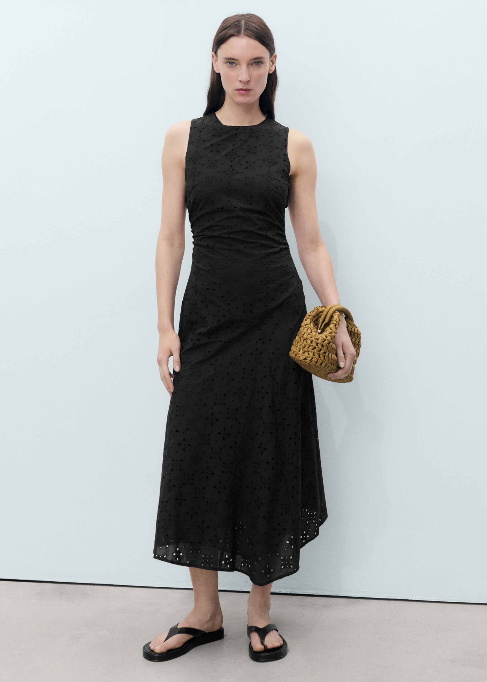 Vestido midi motivos bordados calados - Plano general
