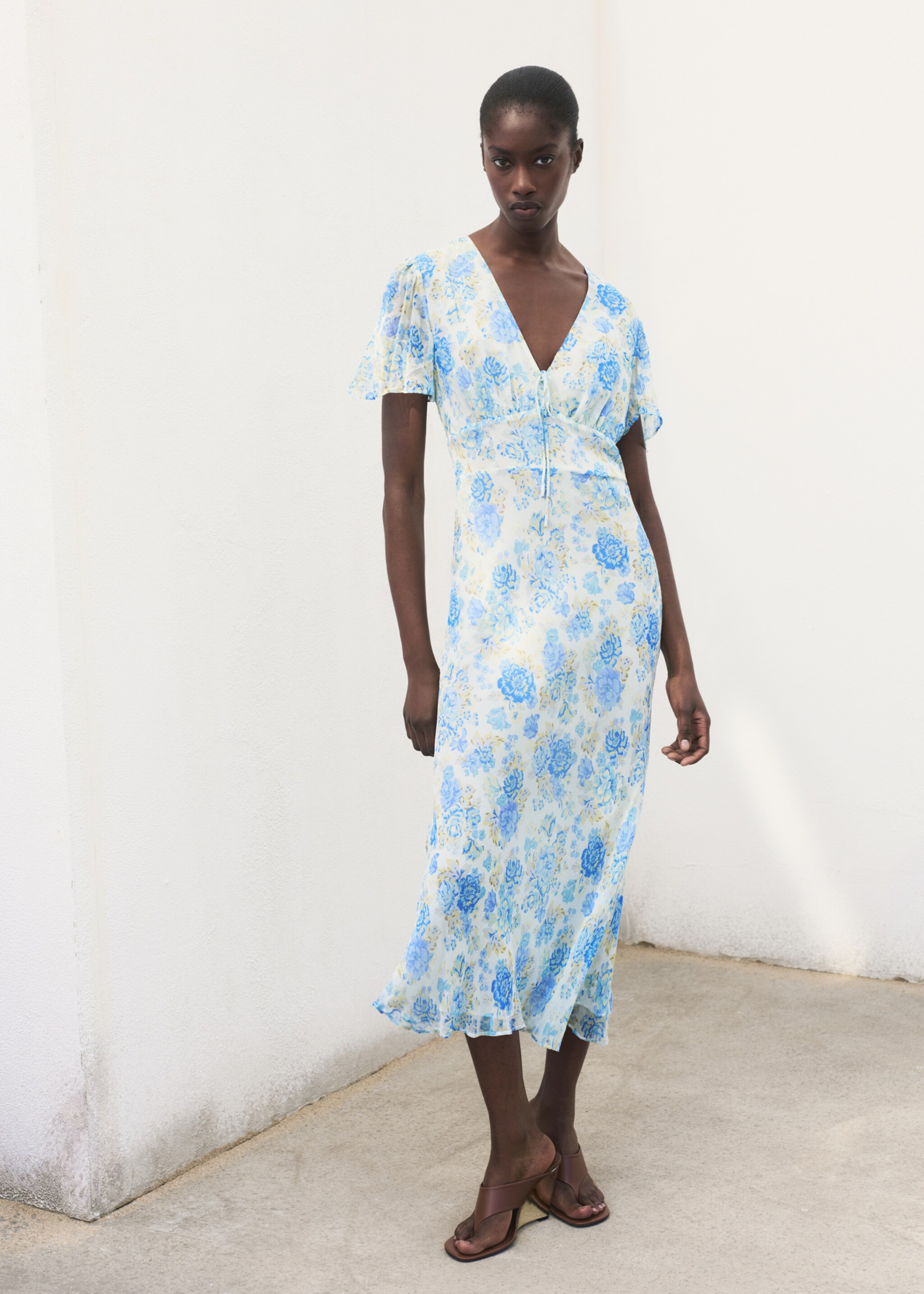 Short-sleeved floral midi dress - General plane