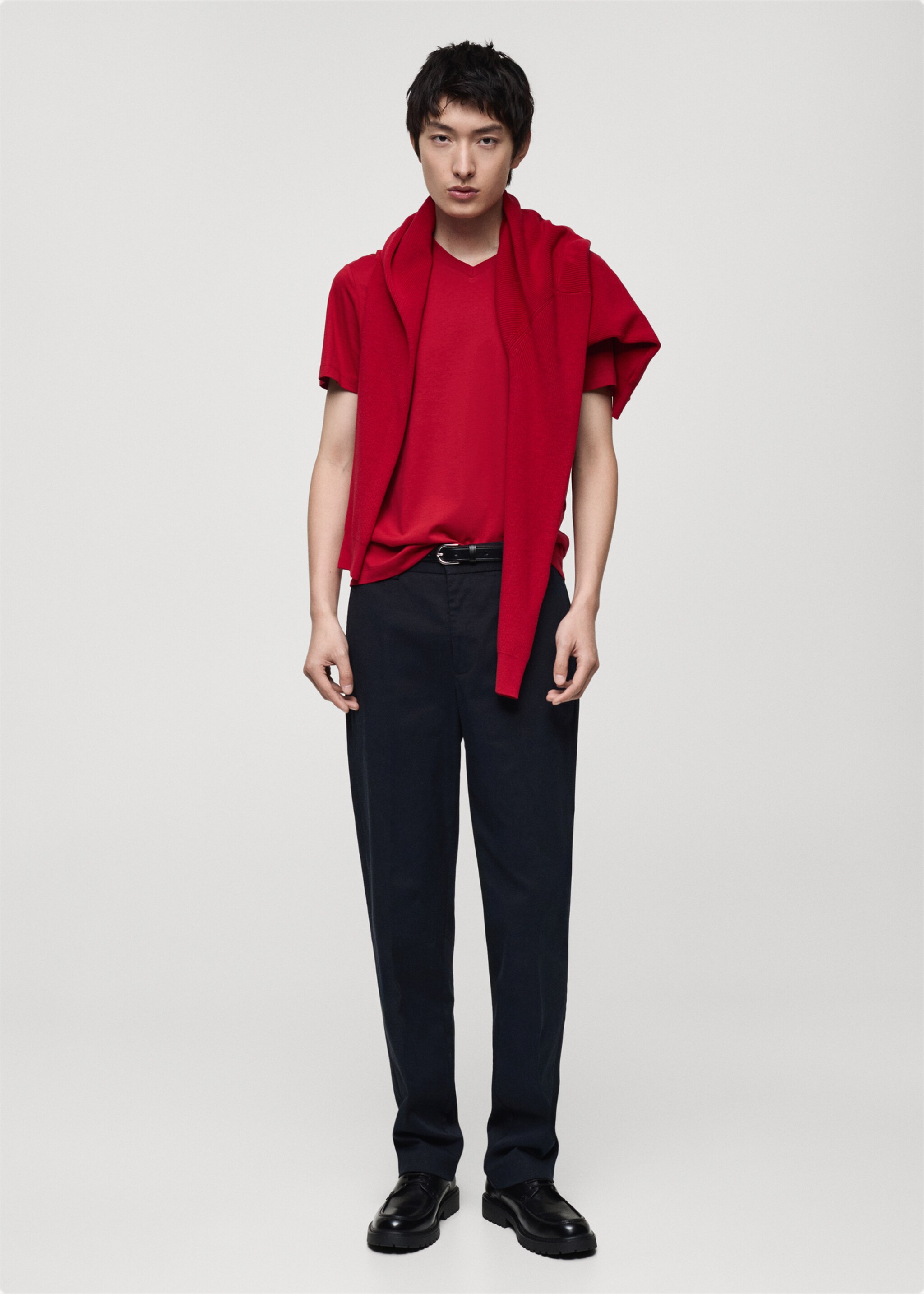 100% cotton slim-fit V-neck t-shirt - General plane