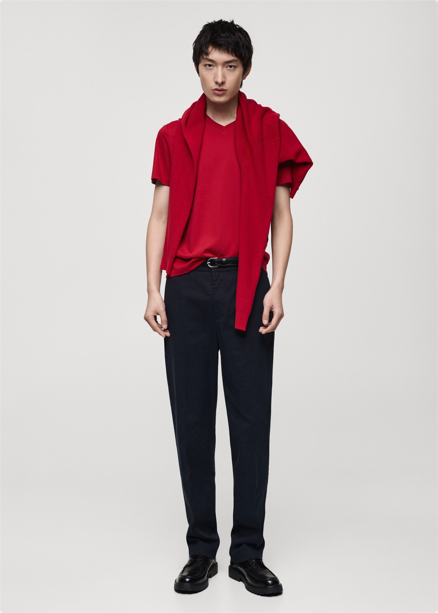 100% cotton slim-fit V-neck t-shirt - General plane