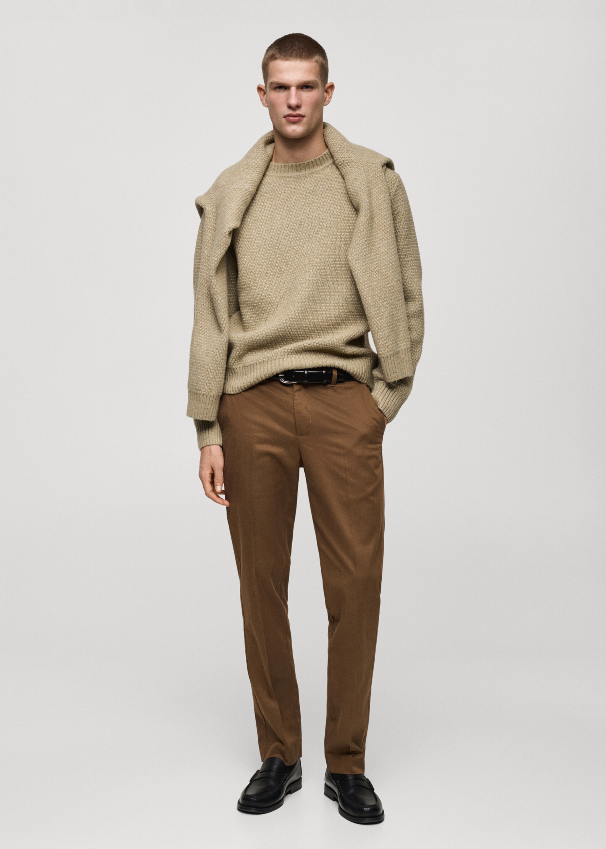 Pantalón algodón regular fit - Plano general