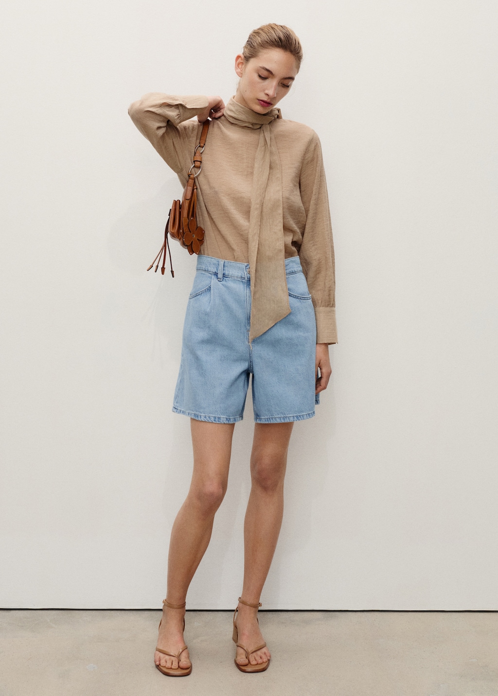 ショートパンツ A FERRETTI Women Shorts  Burmudas 03191678 290 234072 Women's Shorts | Disturbia - Shop Women's Gothic