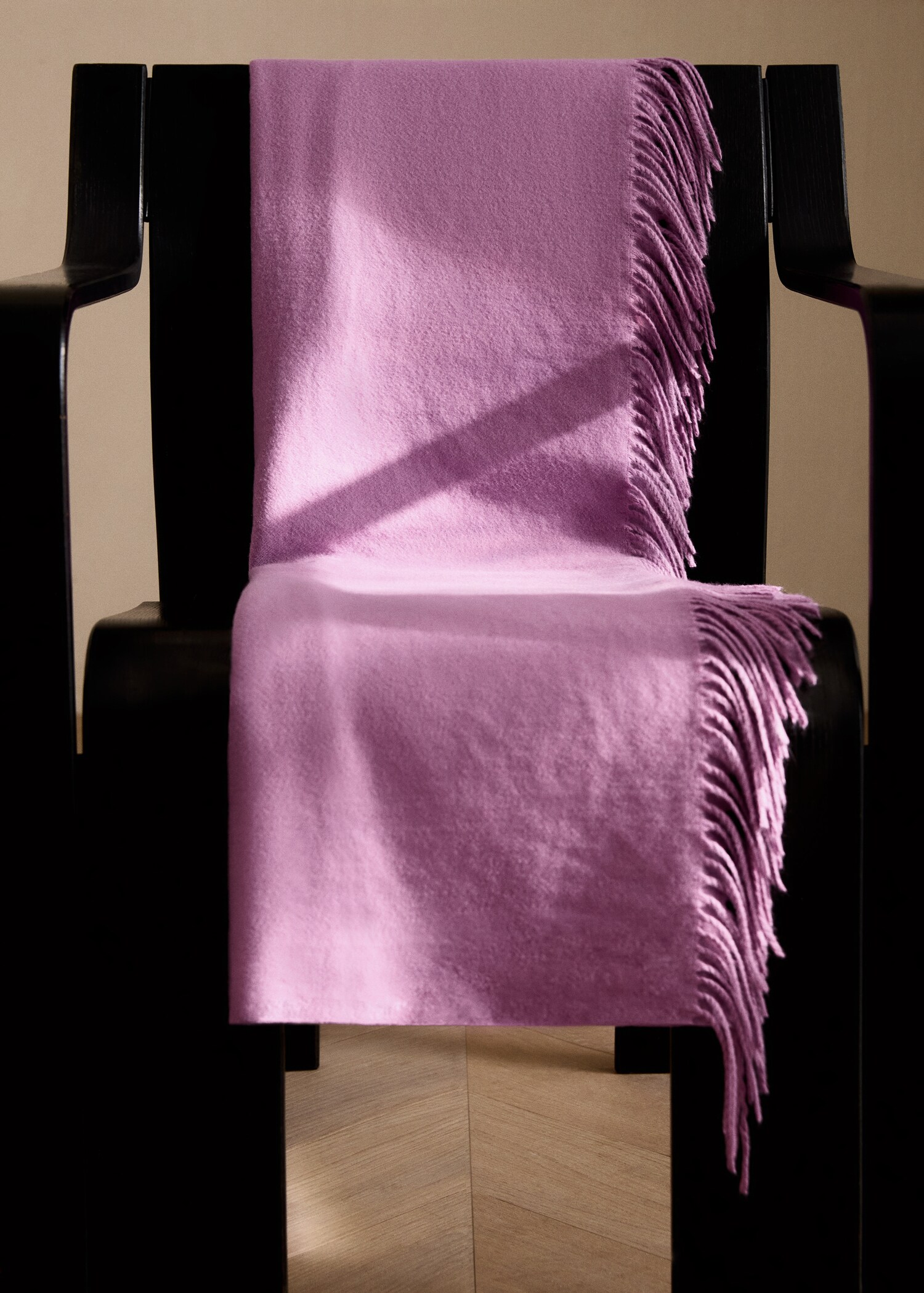 Blanket with fringe detail - General plane