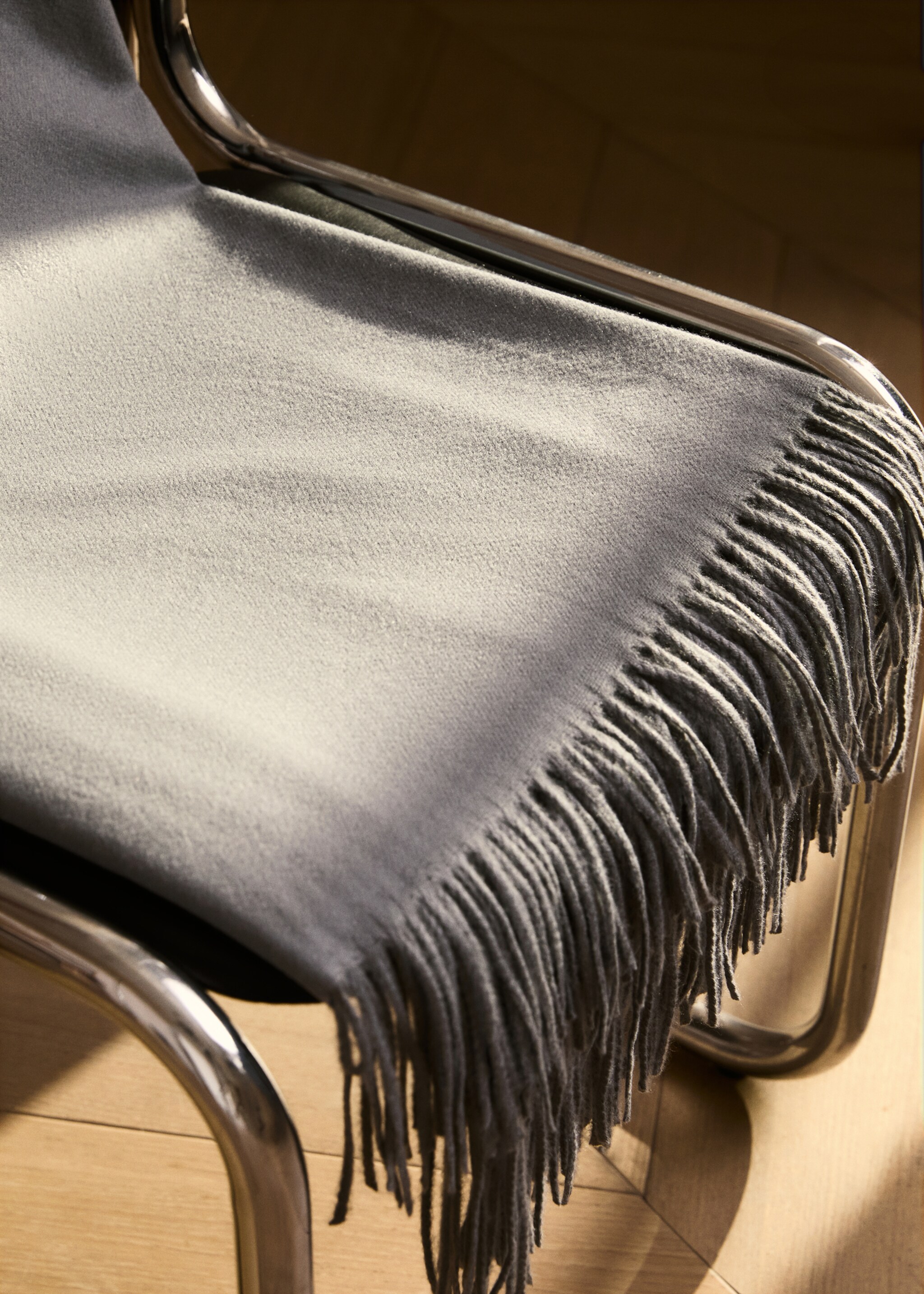 Blanket with fringe detail - General plane