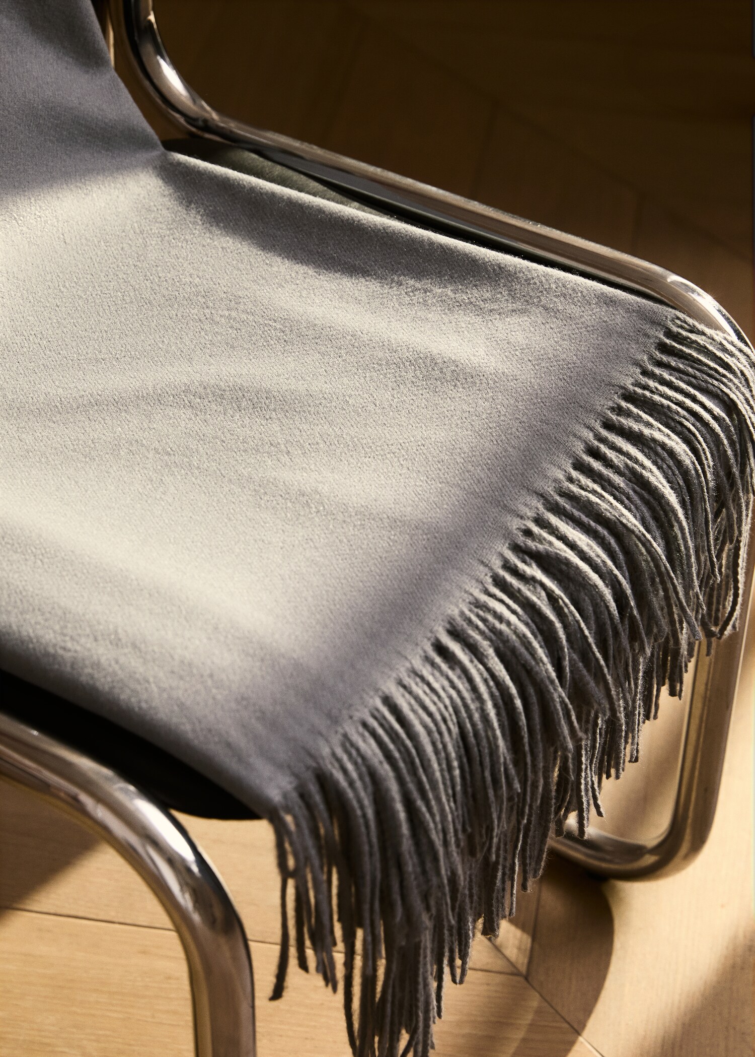 Blanket with fringe detail - General plane