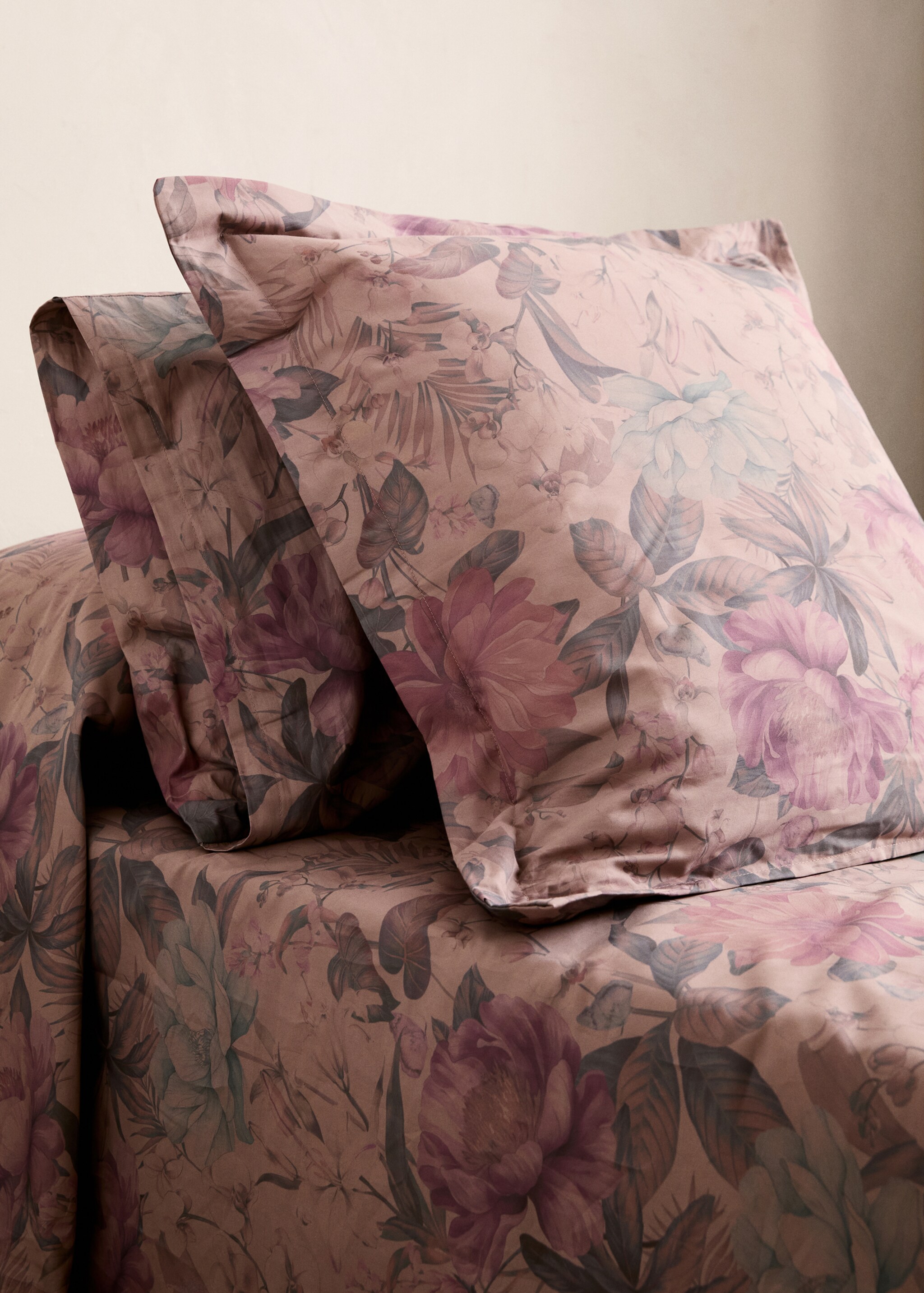 Two cotton percale multi-coloured floral-print pillowcases 50x75 cm - General plane
