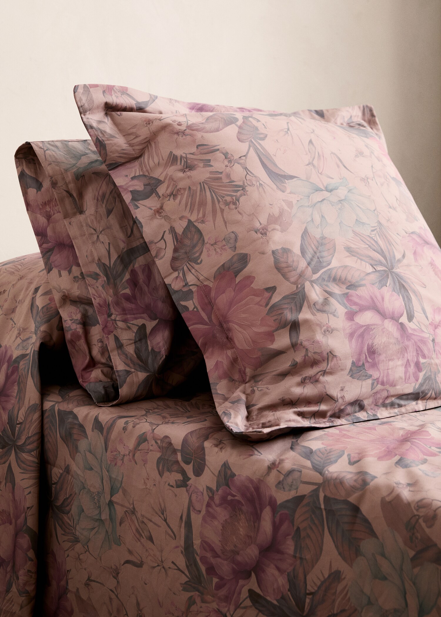 Two cotton percale multi-coloured floral-print pillowcases 50x75 cm - General plane