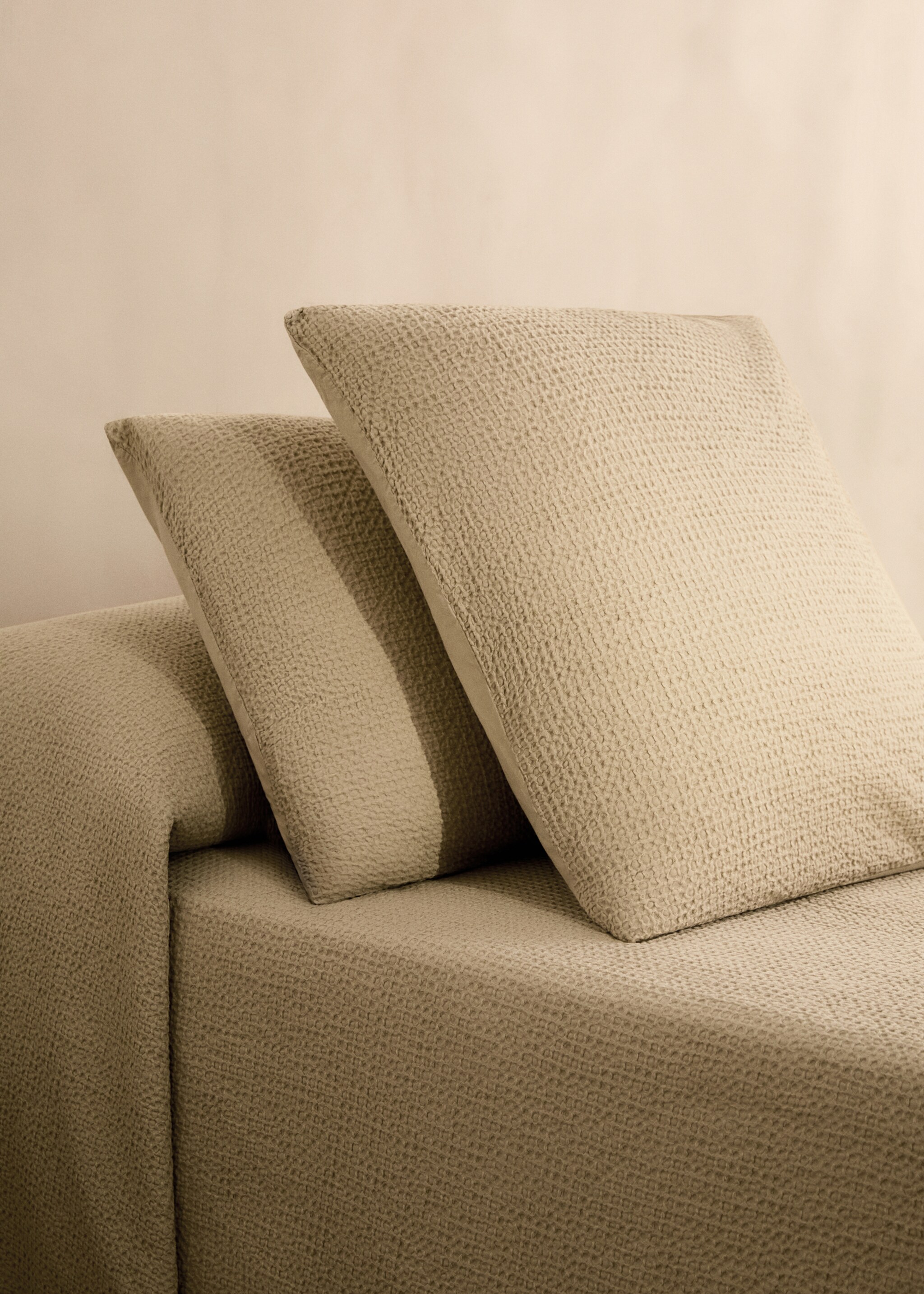 Two cotton waffle percale pillowcases 60x60 cm - General plane, Sand. Ref: 87022930-00.