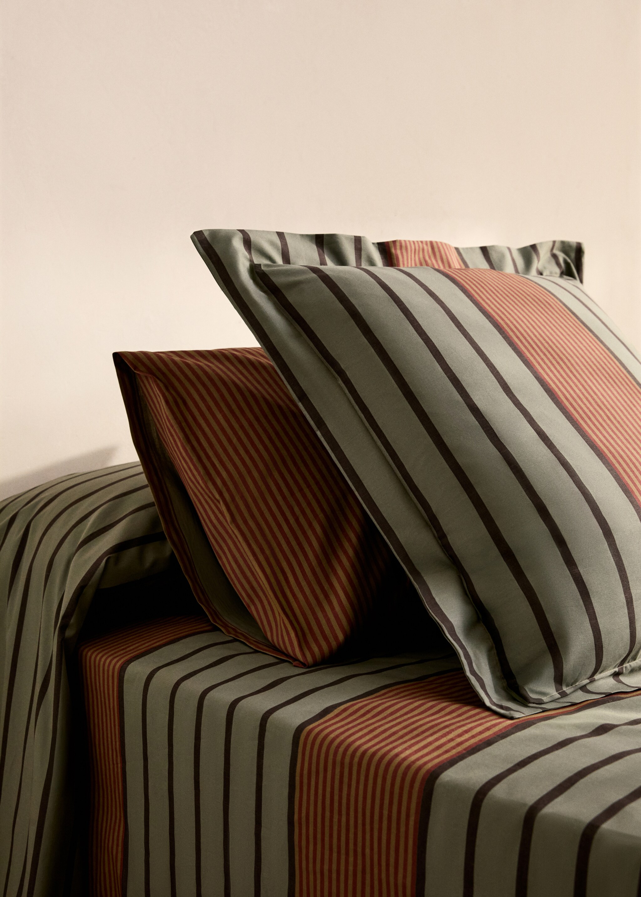 Due federe percalle di cotone multirighe 50x75 cm - Piano generale
