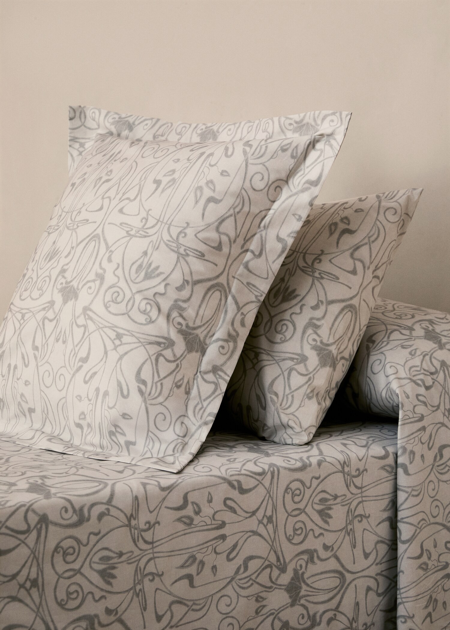 Two cotton percale ornamental-print pillowcases 50x75 cm - General plane