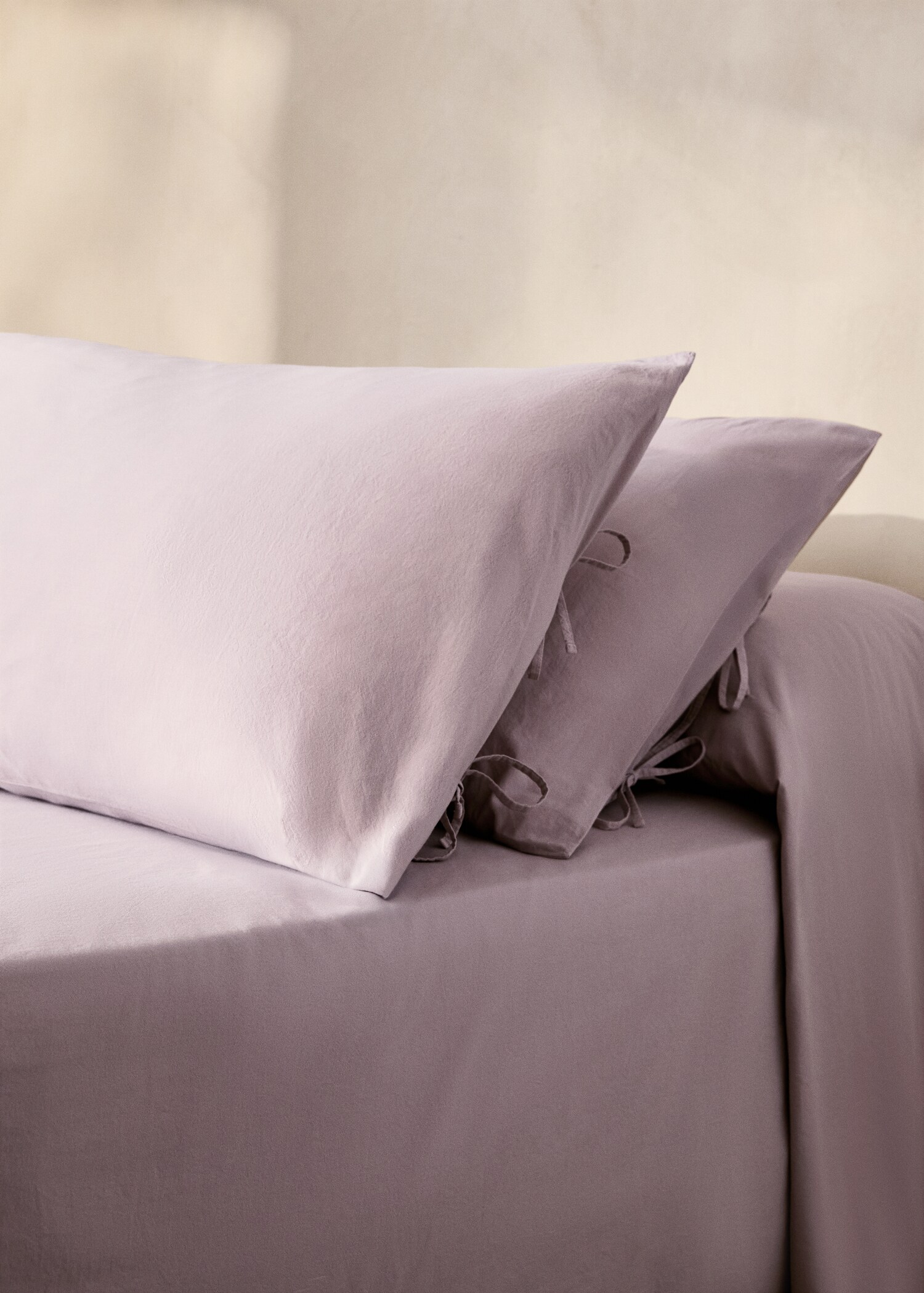 Two washed cotton pillowcases with ties 50x75 cm - General plane