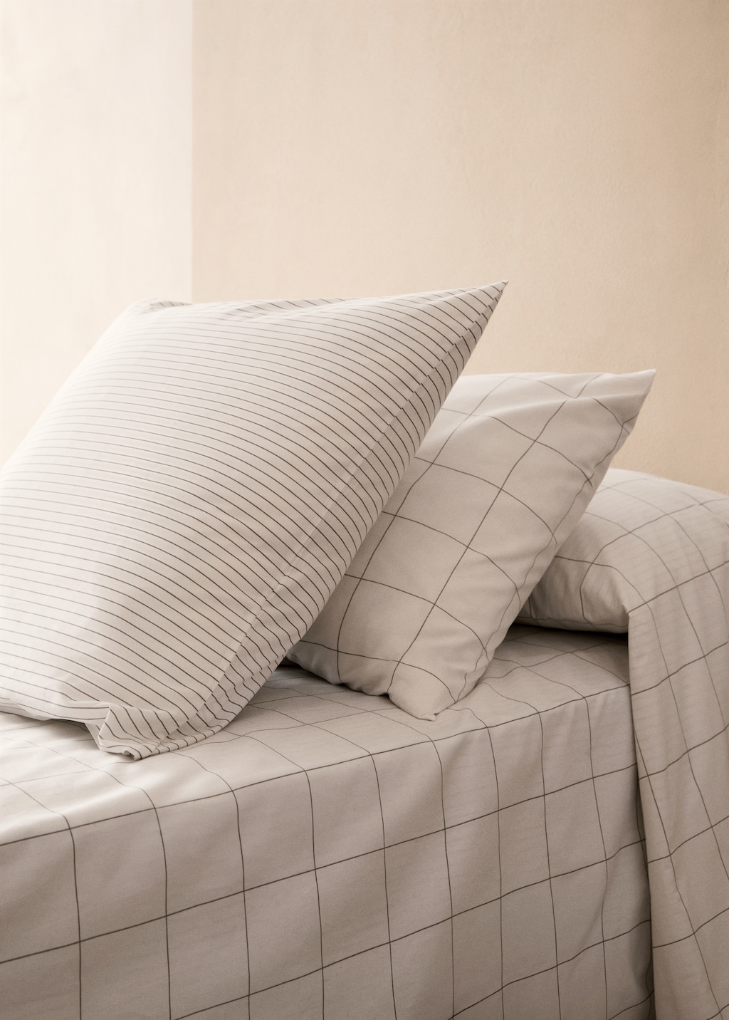 Two cotton percale two-tone striped pillowcases 60x60 cm