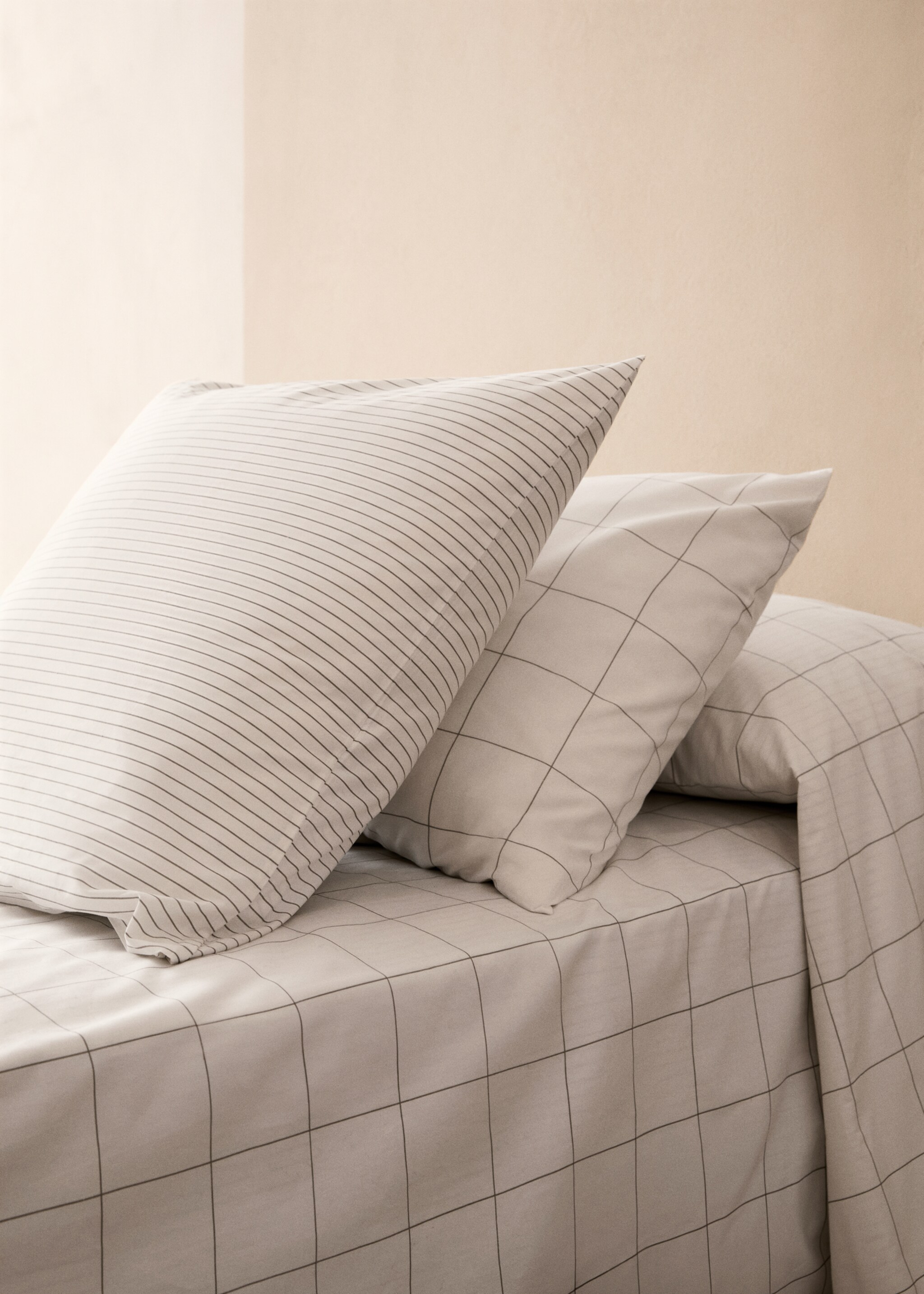 Two cotton percale two-tone striped pillowcases 60x60 cm - General plane, Medium Brown. Ref: 87022980-00.