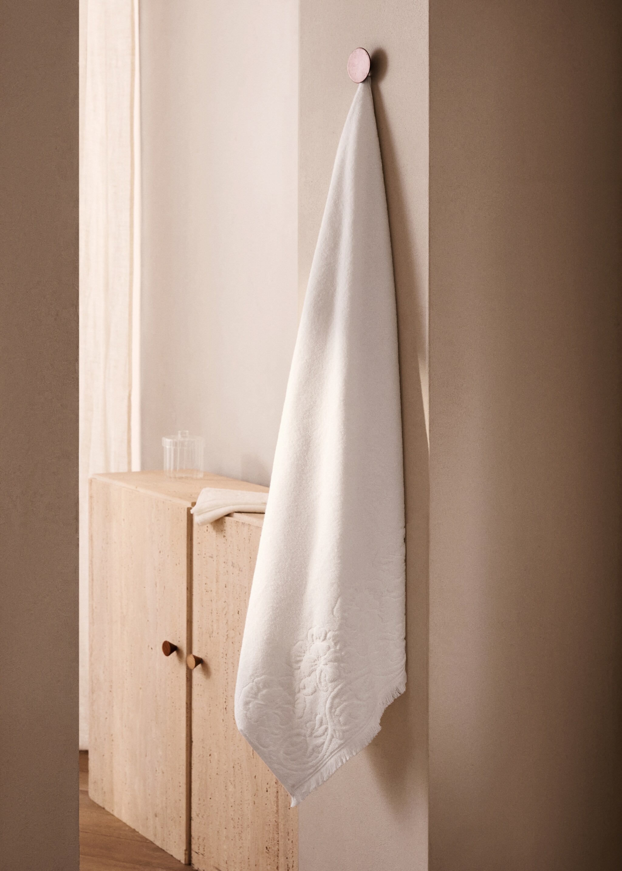 Serviette de bain à bordure florale - Plan général