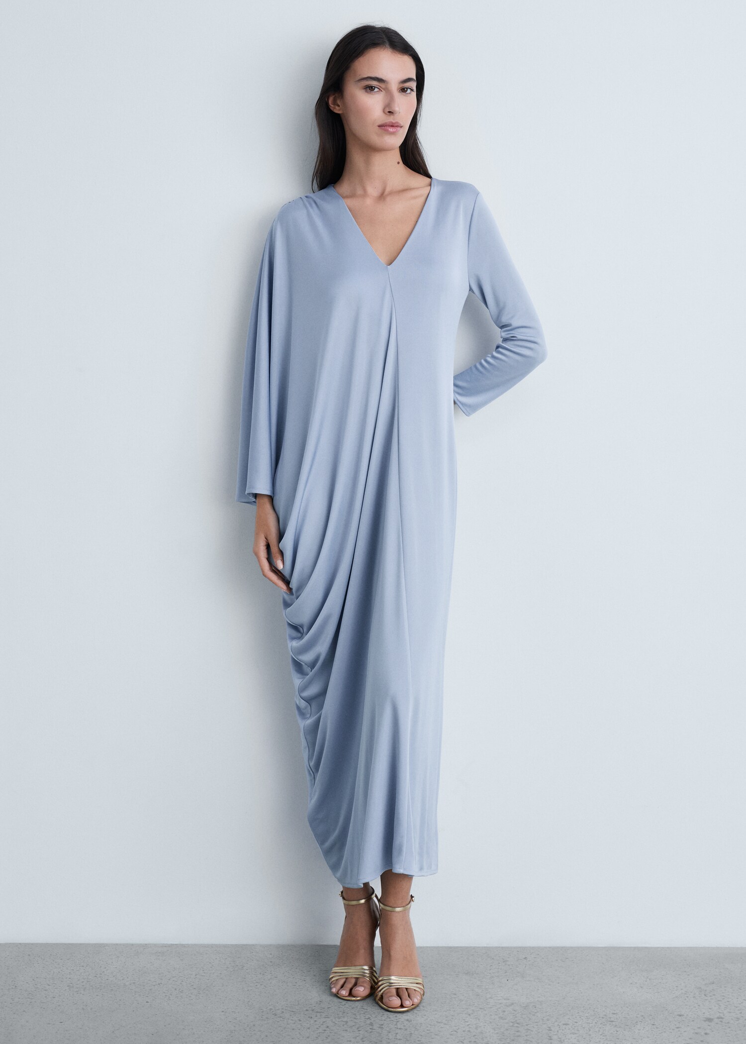 Robe asymétrique drapée - Plan général