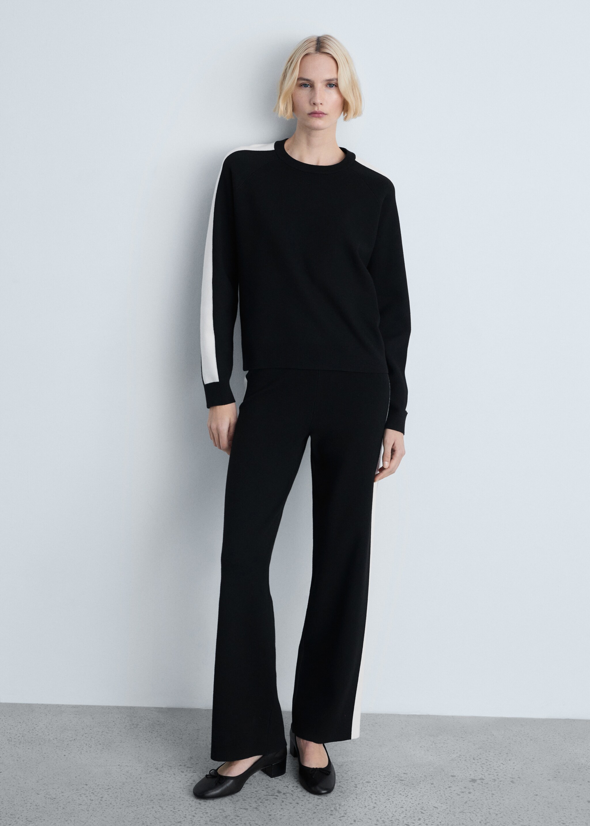 Contrasting stripe knitted sweater - General plane