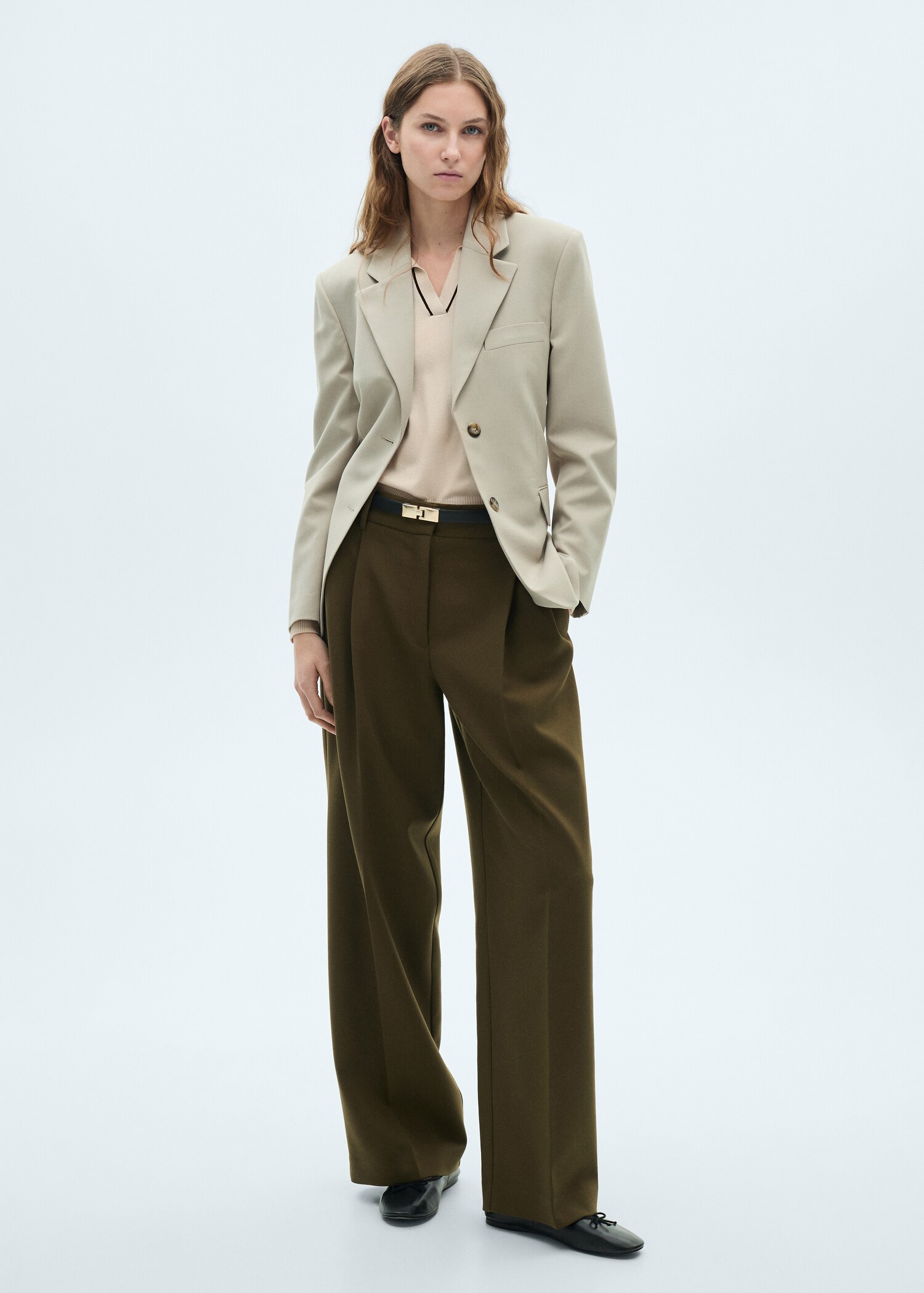 Sweater with contrasting lapels and trims - General plane