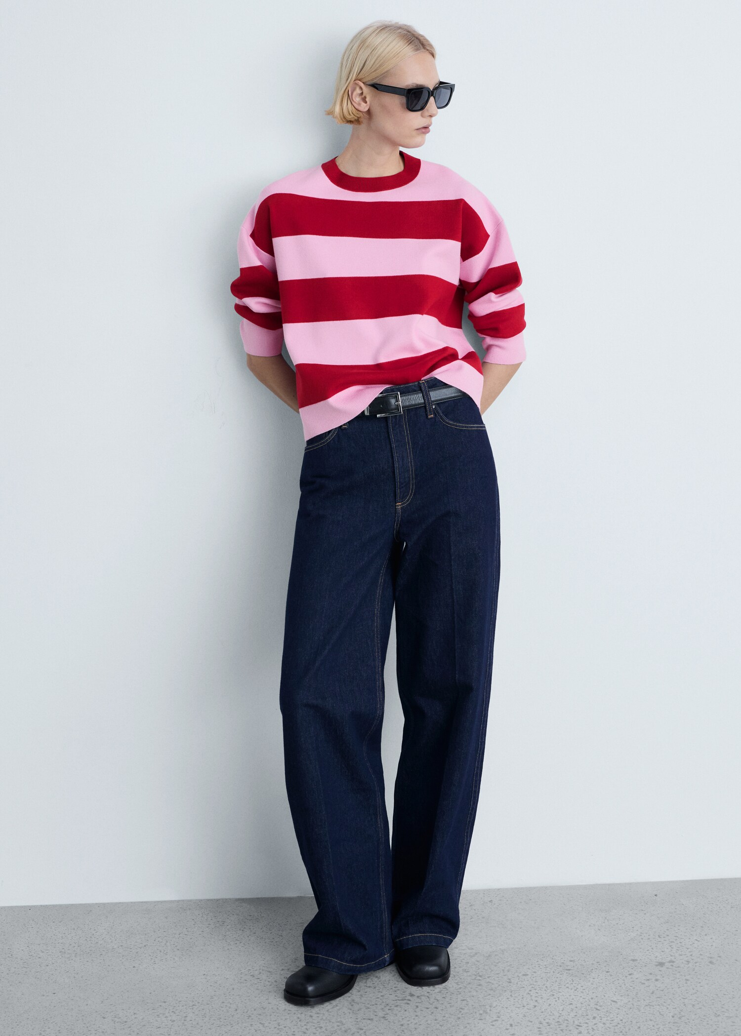 Round-neck striped sweater - General plane