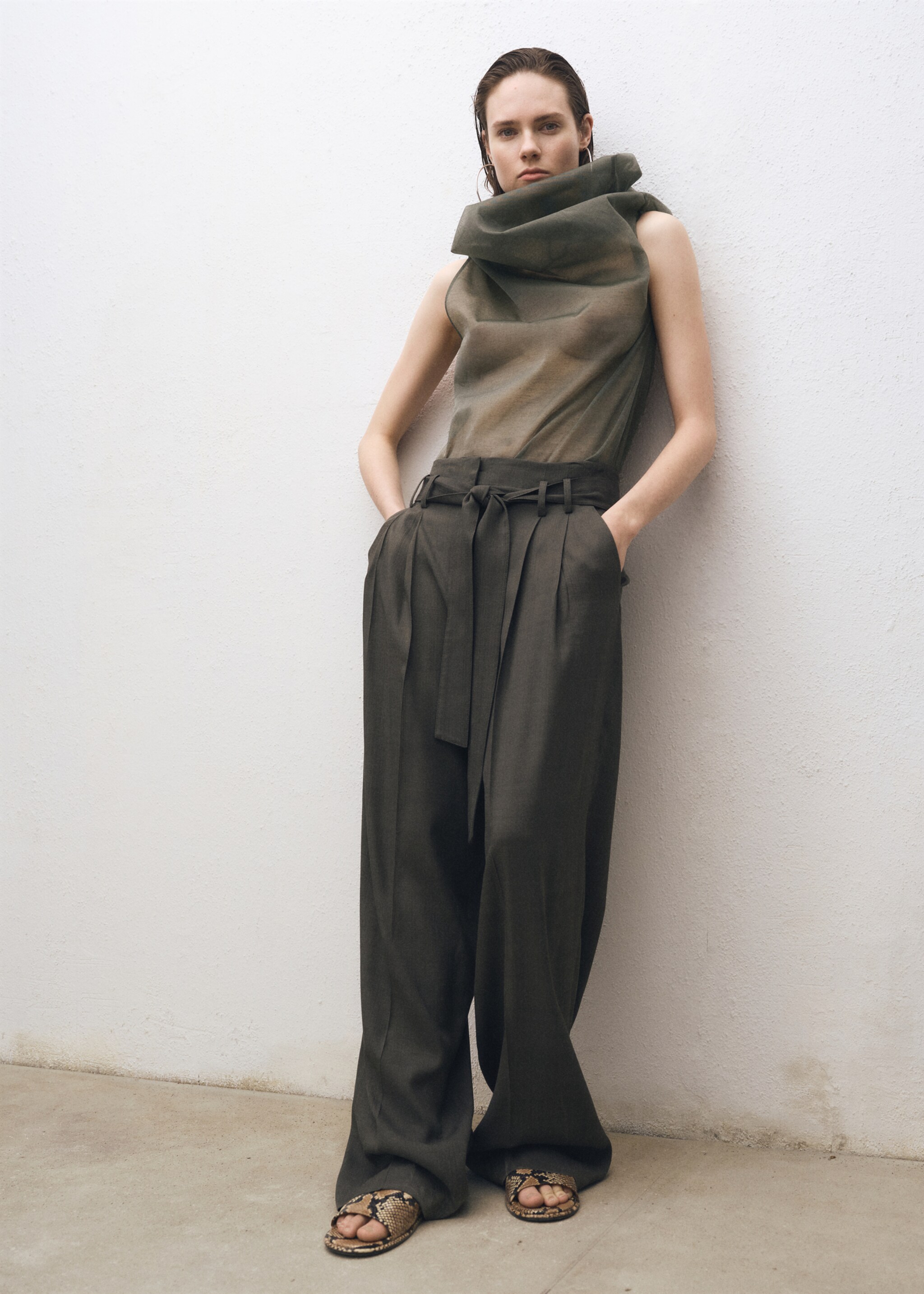 Silk blouse with asymmetrical neckline - General plane
