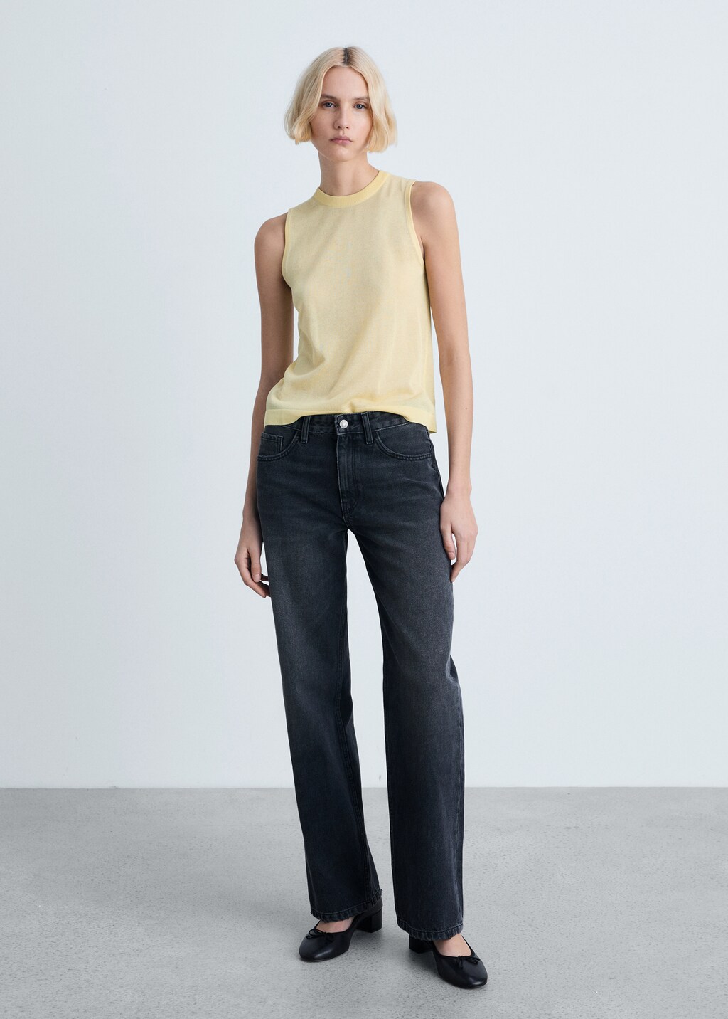 Sleeveless knitted top