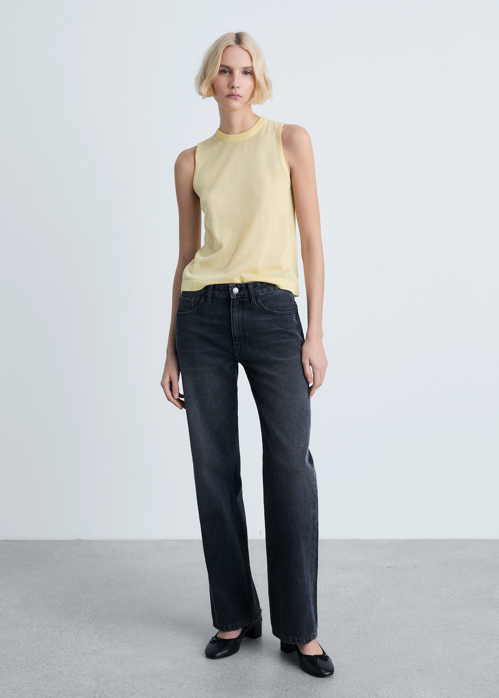 Sleeveless knitted top