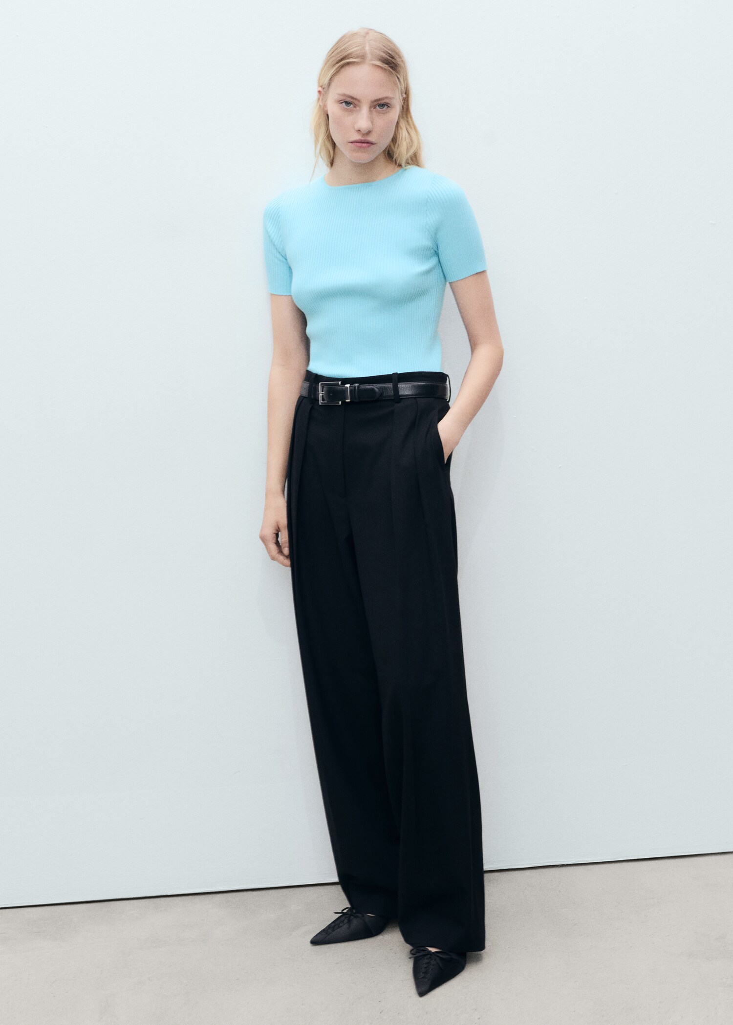 Ribbed sweater with back opening - General plane