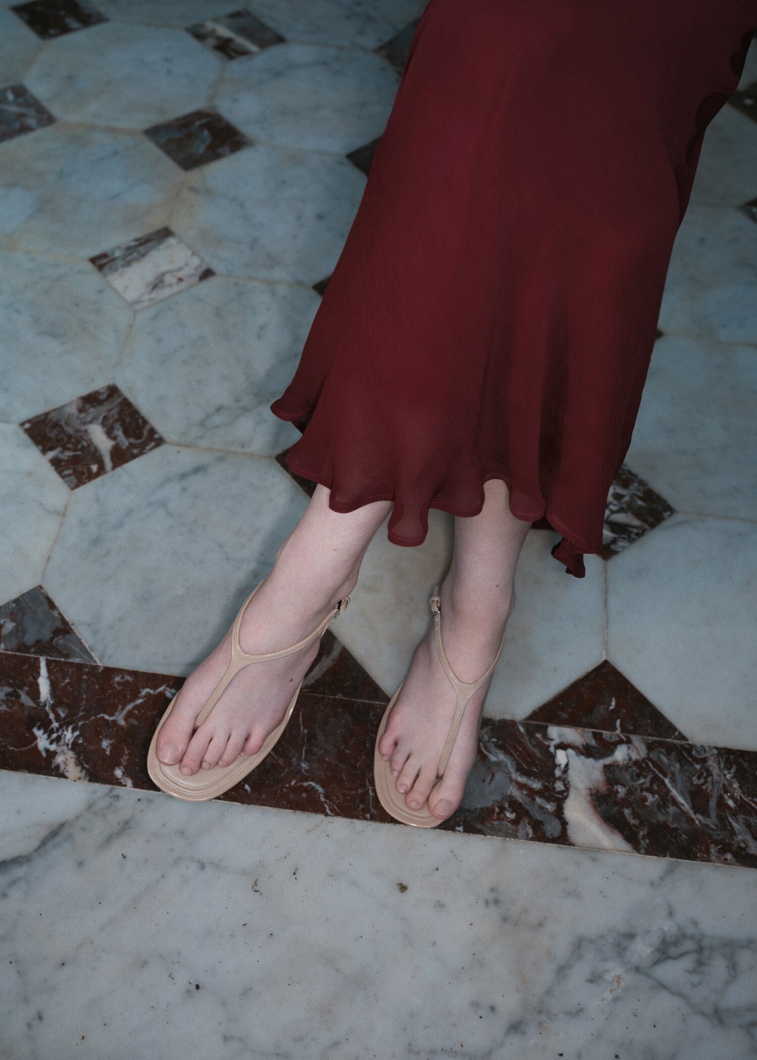 Kitten-heel sandals with strap - General plane