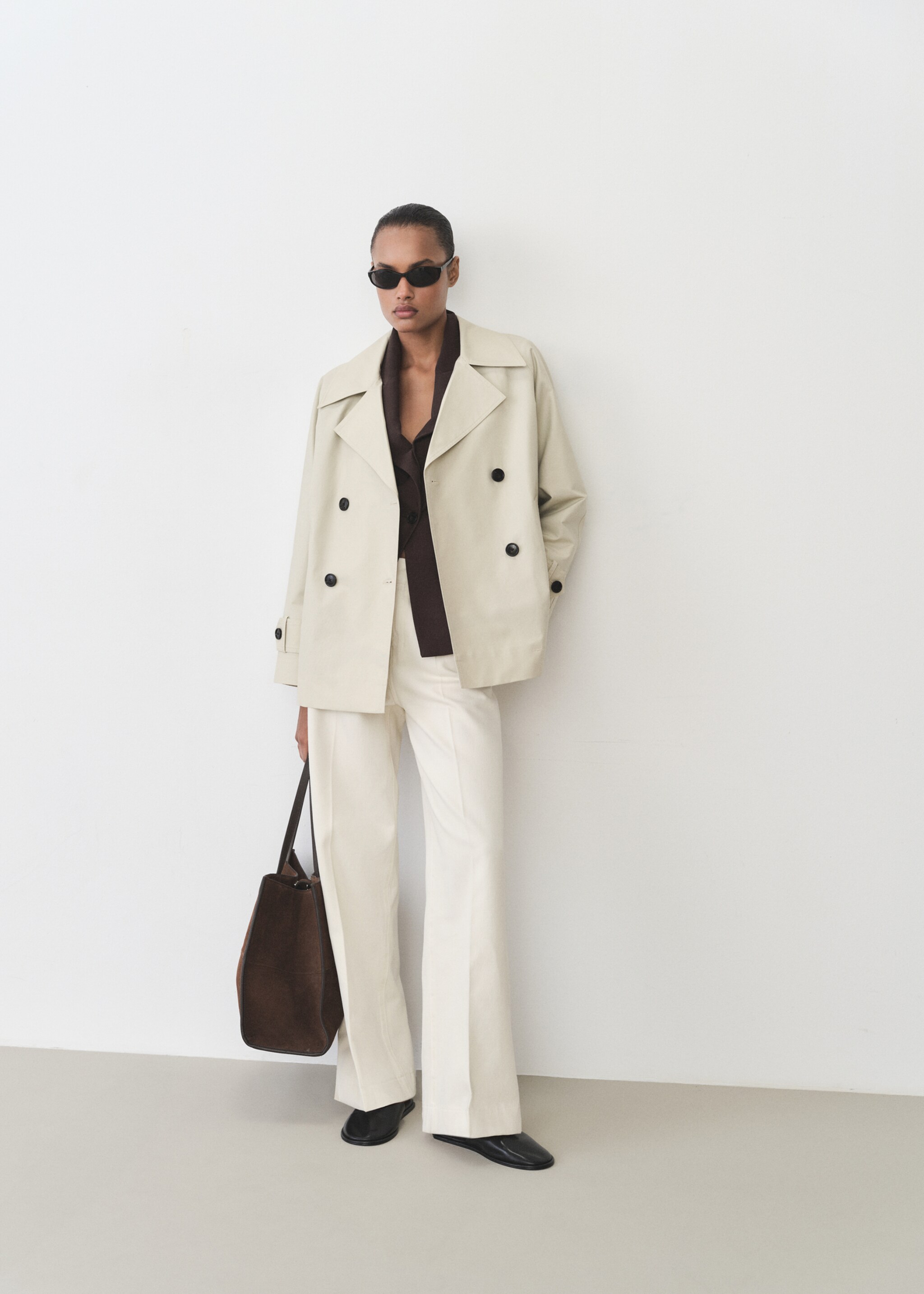 Short double-breasted trench coat - General plane