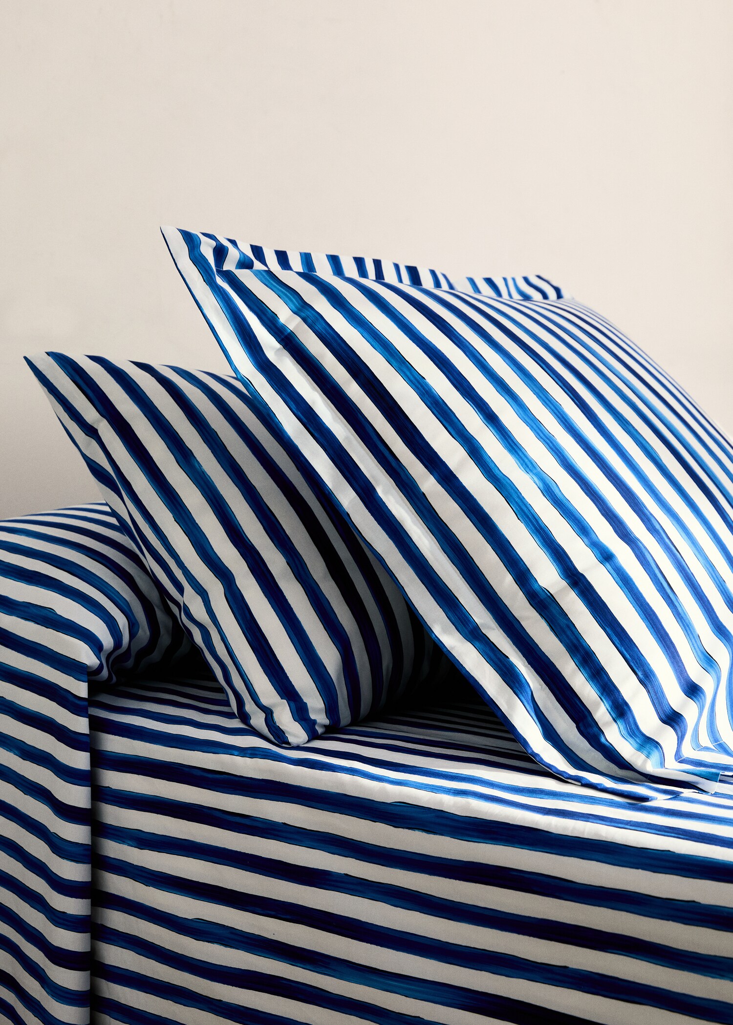 Cotton percale striped watercolour pillowcase 45x110 cm - General plane