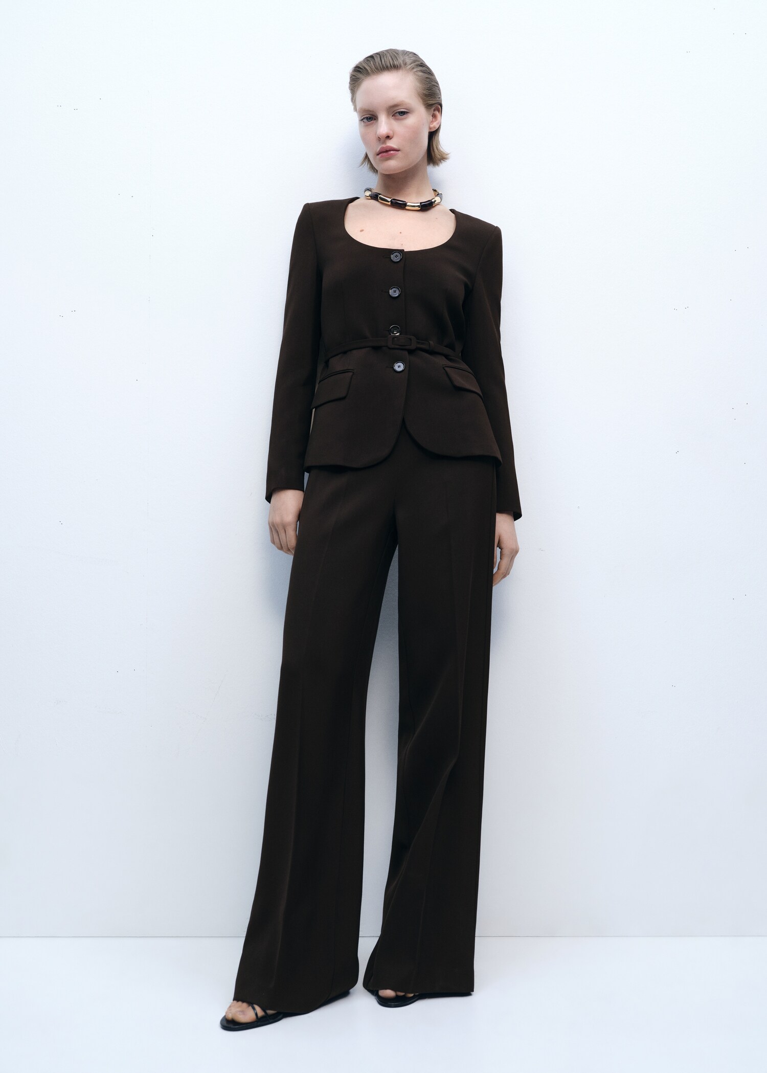 Suit jacket with belt - General plane