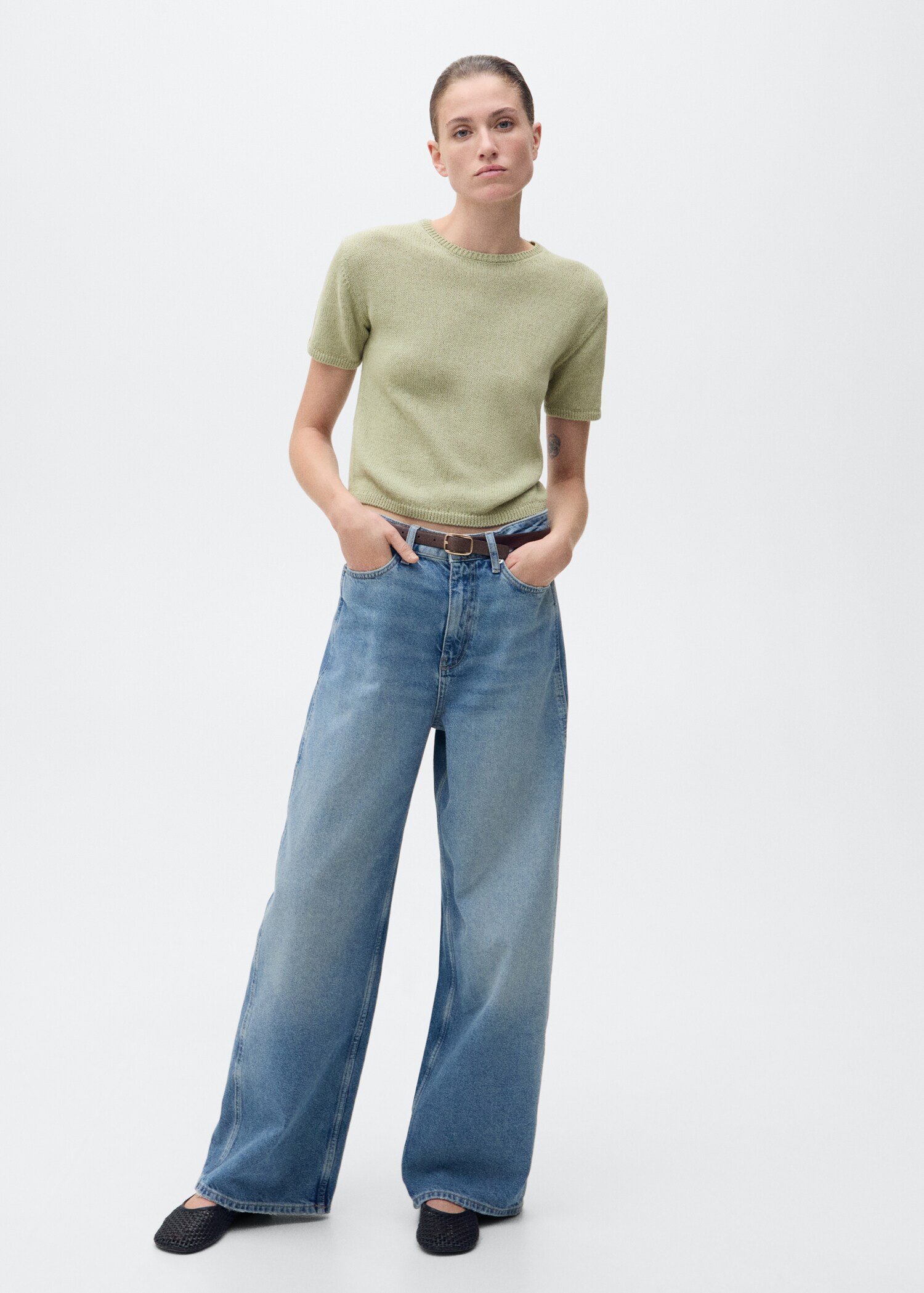Short-sleeved knitted cotton sweater - General plane