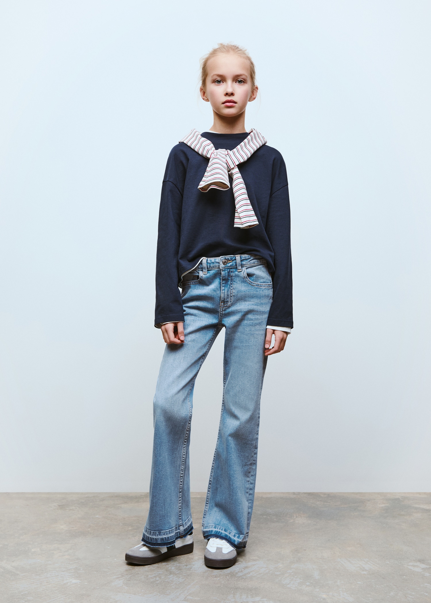 Frayed low-rise skinny jeans - General plane