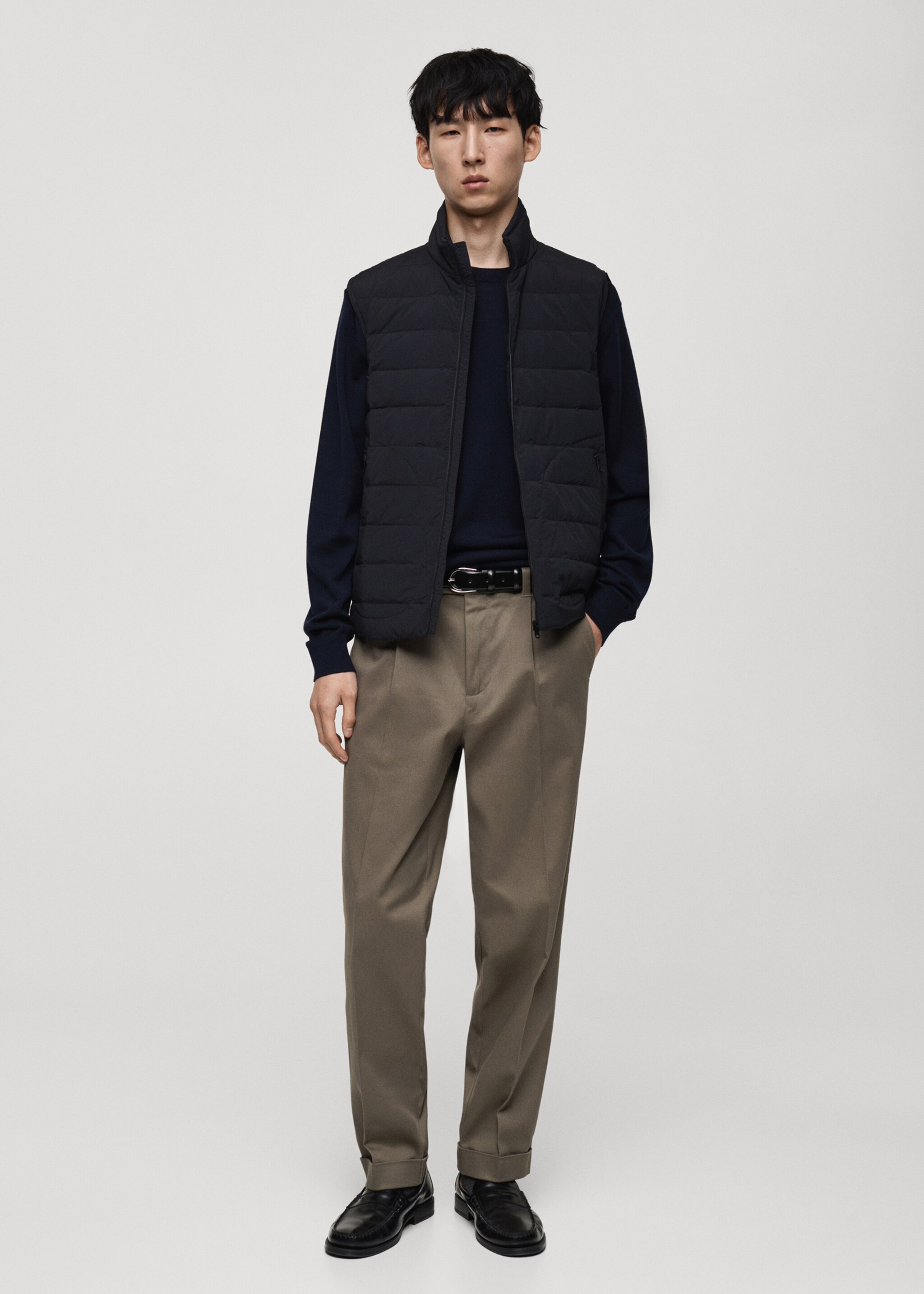 Quilted vest with down and feather filling - General plane