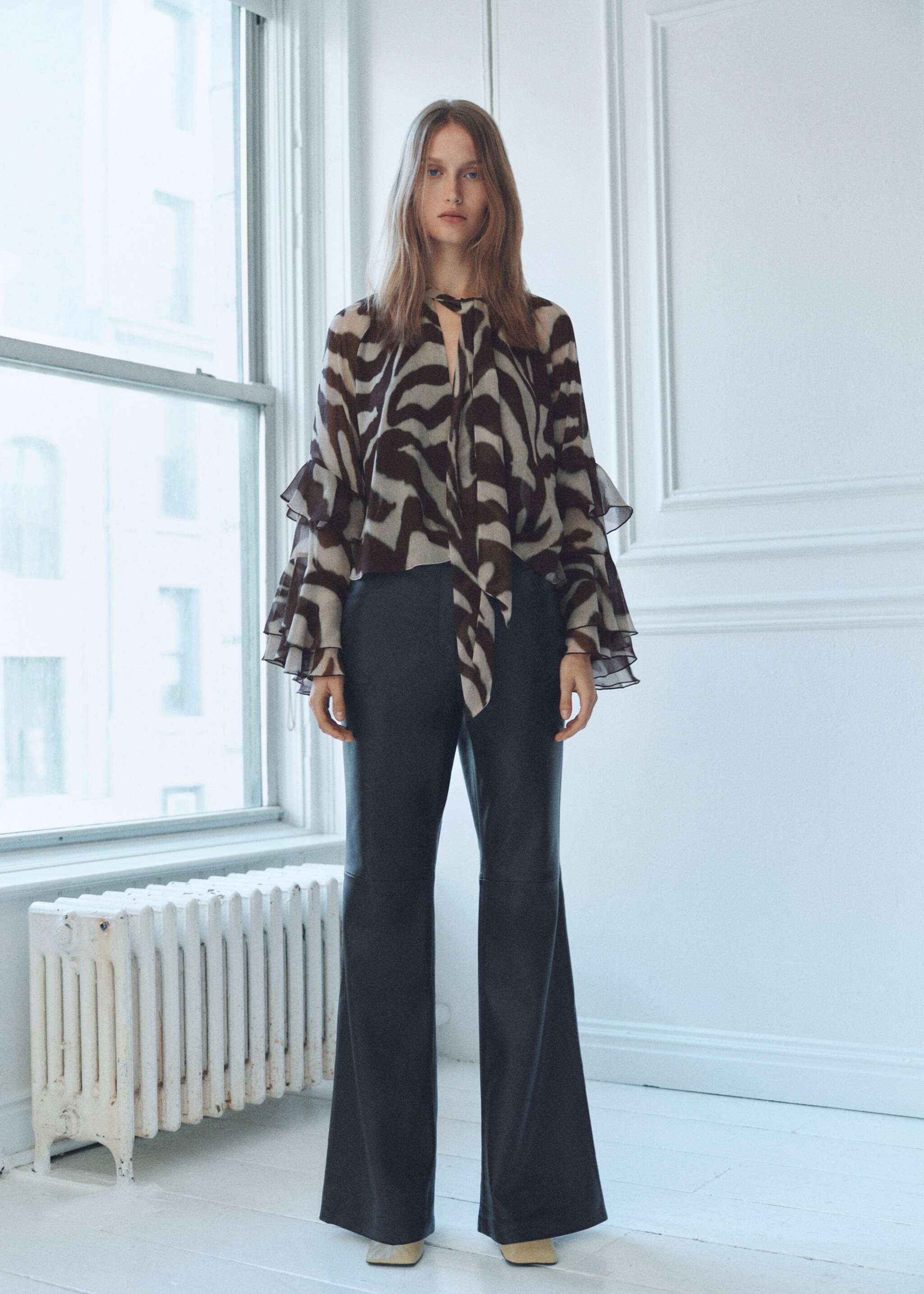 Printed blouse with flared sleeves - General plane