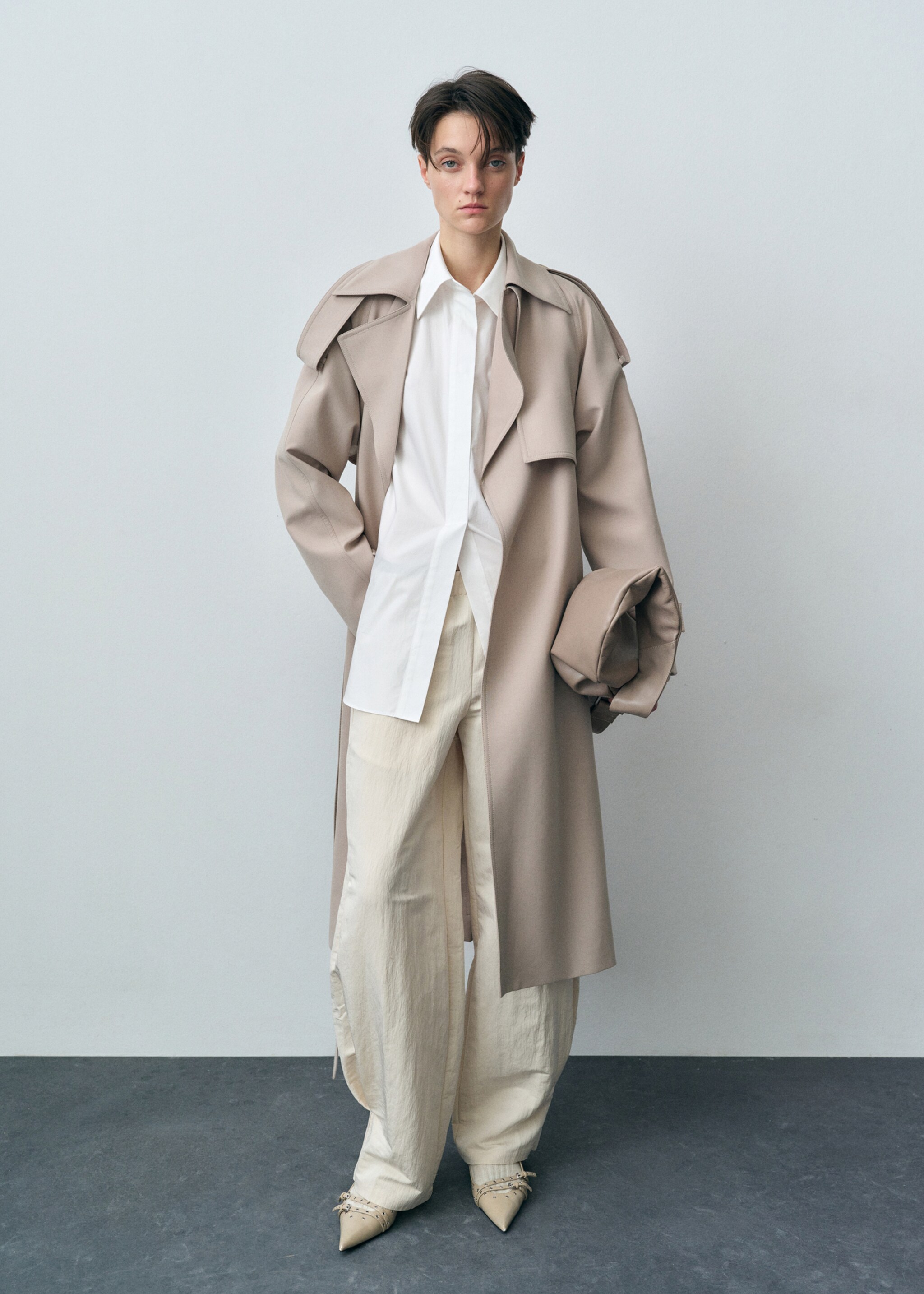 Pleated jogger trousers - General plane