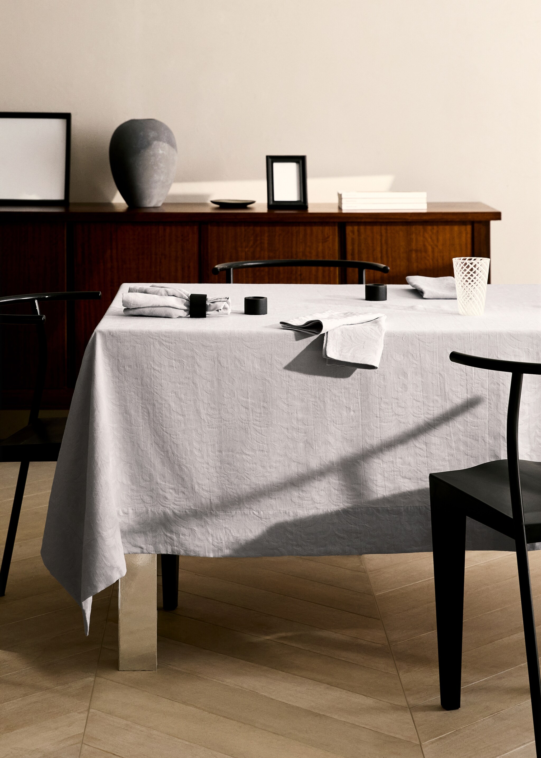 Nappe en coton jacquard fleuri pour 6 à 8 convives - Plan général