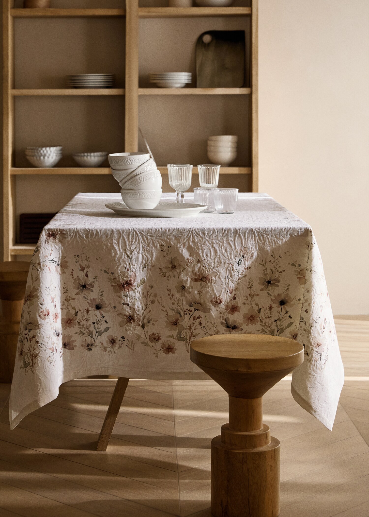 Jacquard tablecloth with mini-flower print for 2 to 4 diners - General plane