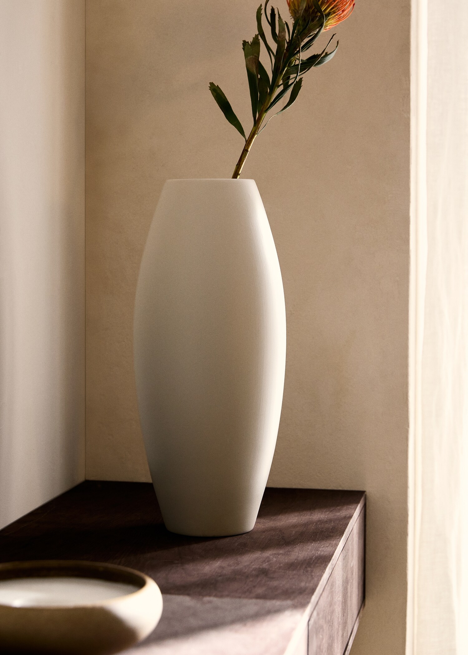 Medium oval earthenware vase - General plane