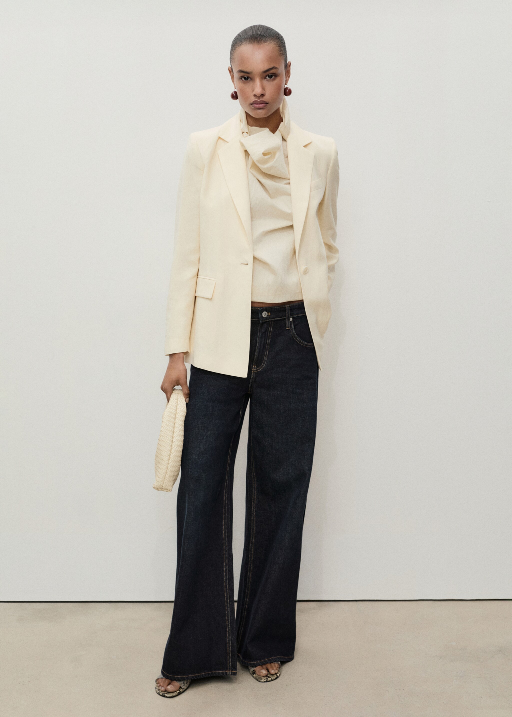 Low-rise rinse-wash wide-leg jeans - General plane